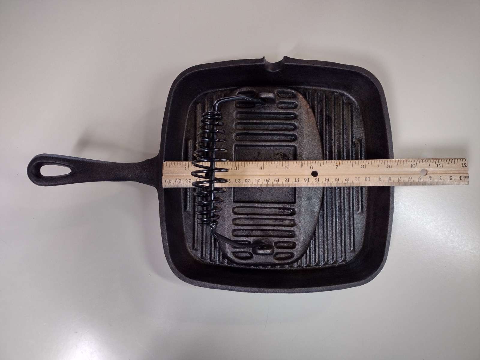 Cast Iron 8″ – 9″ Square Grill Pan Griddle with Panini Bacon Burger Press Black