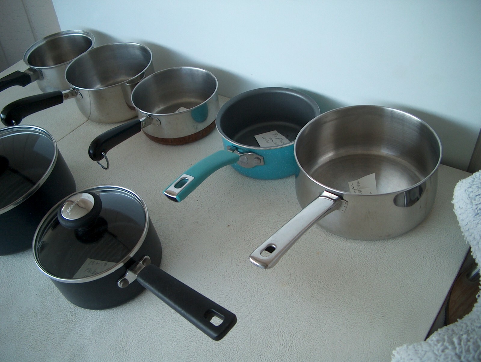 VARIOUS COOKING POTS – 7 PANS