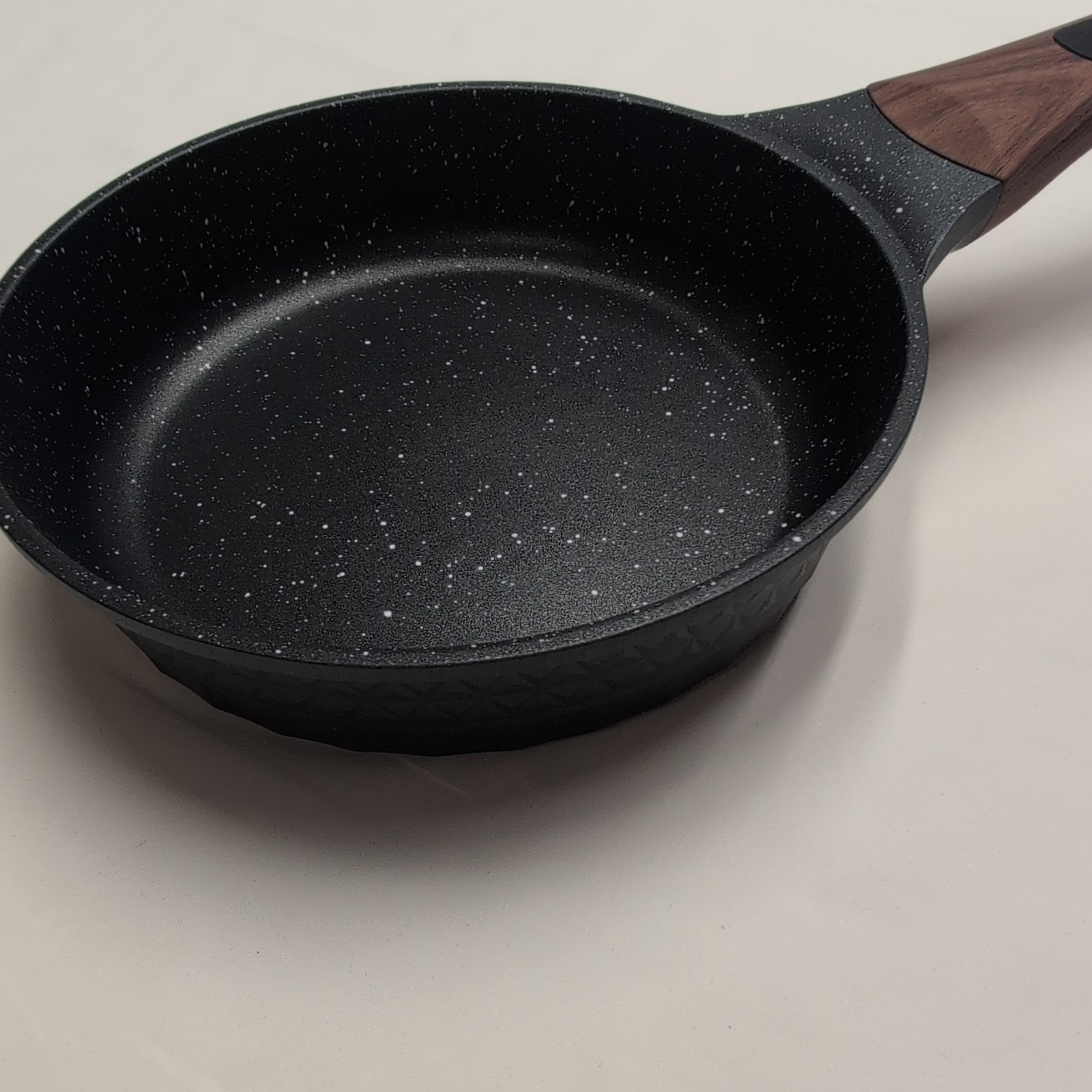 MasterChef 8″ Nonstick Cast Alum Frying Pan, Oven Safe – Missing Label -New-