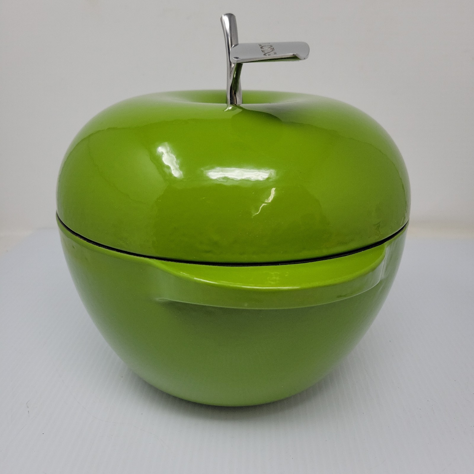 Lodge Green Apple-Shaped Enamel Cast Iron Cookware 3qt/2.8L