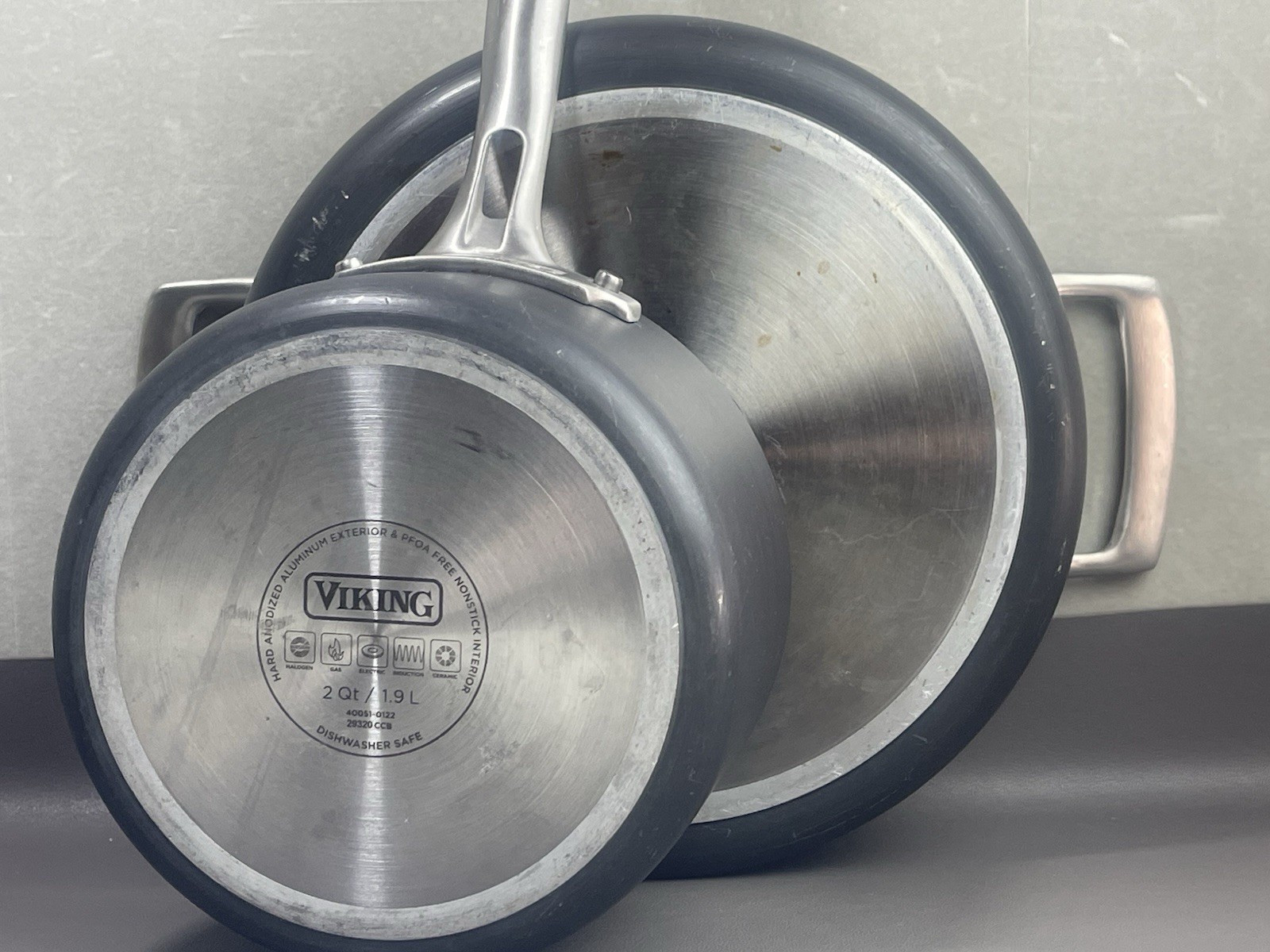 Viking Set of 2 Non-stick Anodized Saucepan Pots With Glass Lid 5qt & 2qt