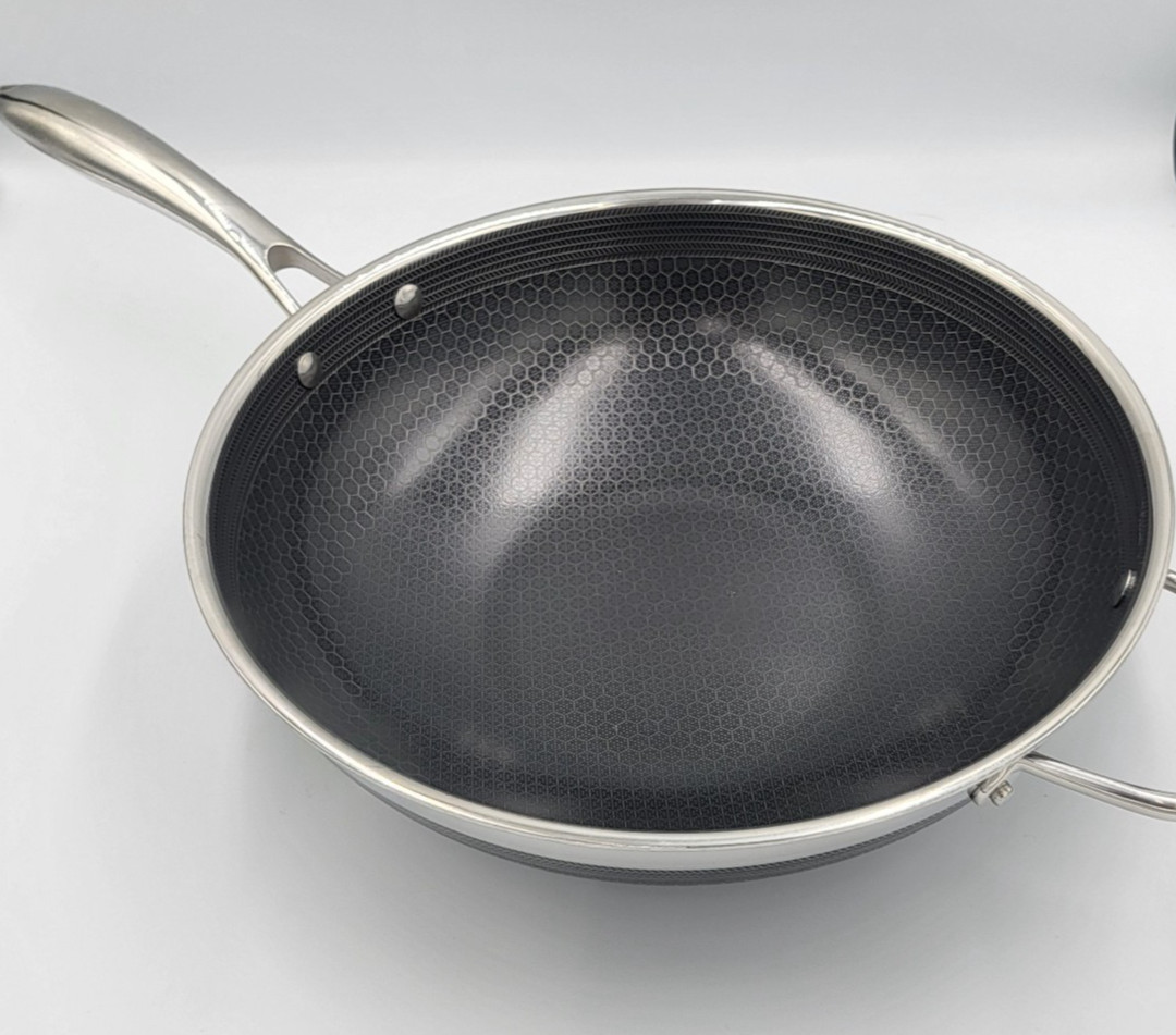 HexClad 12″ WOK with LID 12-Inch Hybrid Nonstick Pan – Used Good Condition