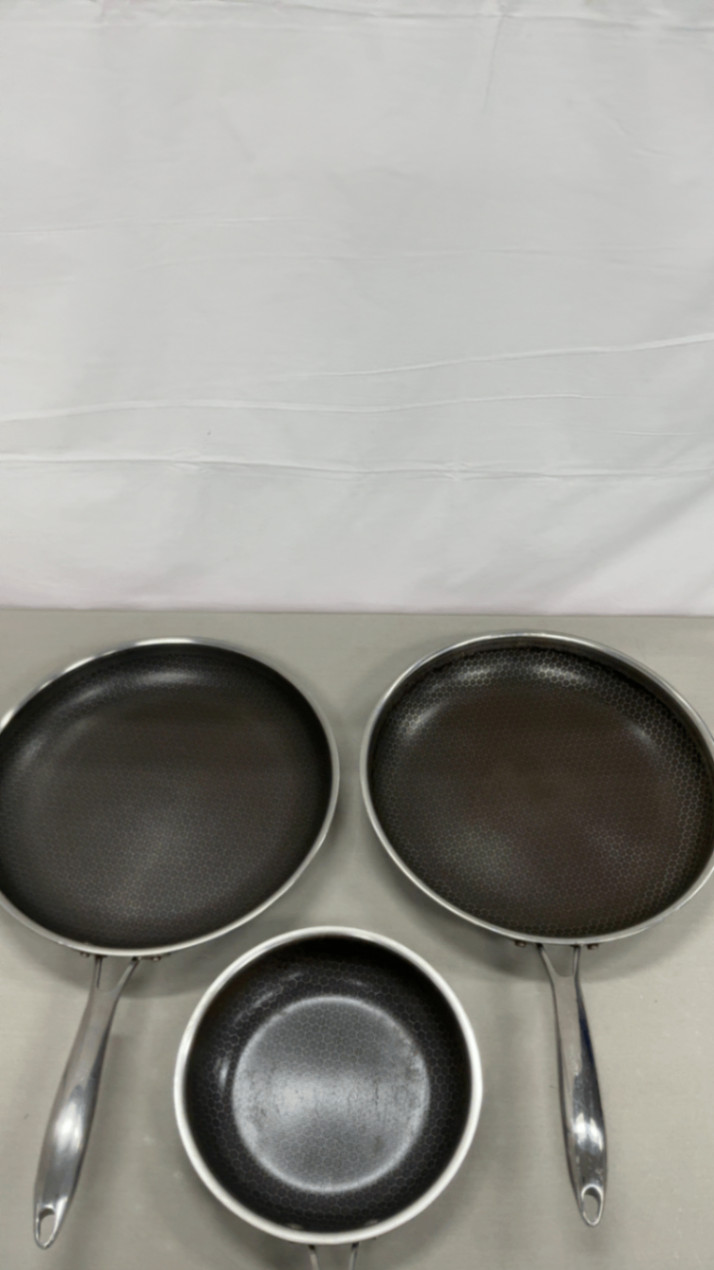 Hexclad 2x 12″ Frying Pans + 8″ Frying Pan with Lids