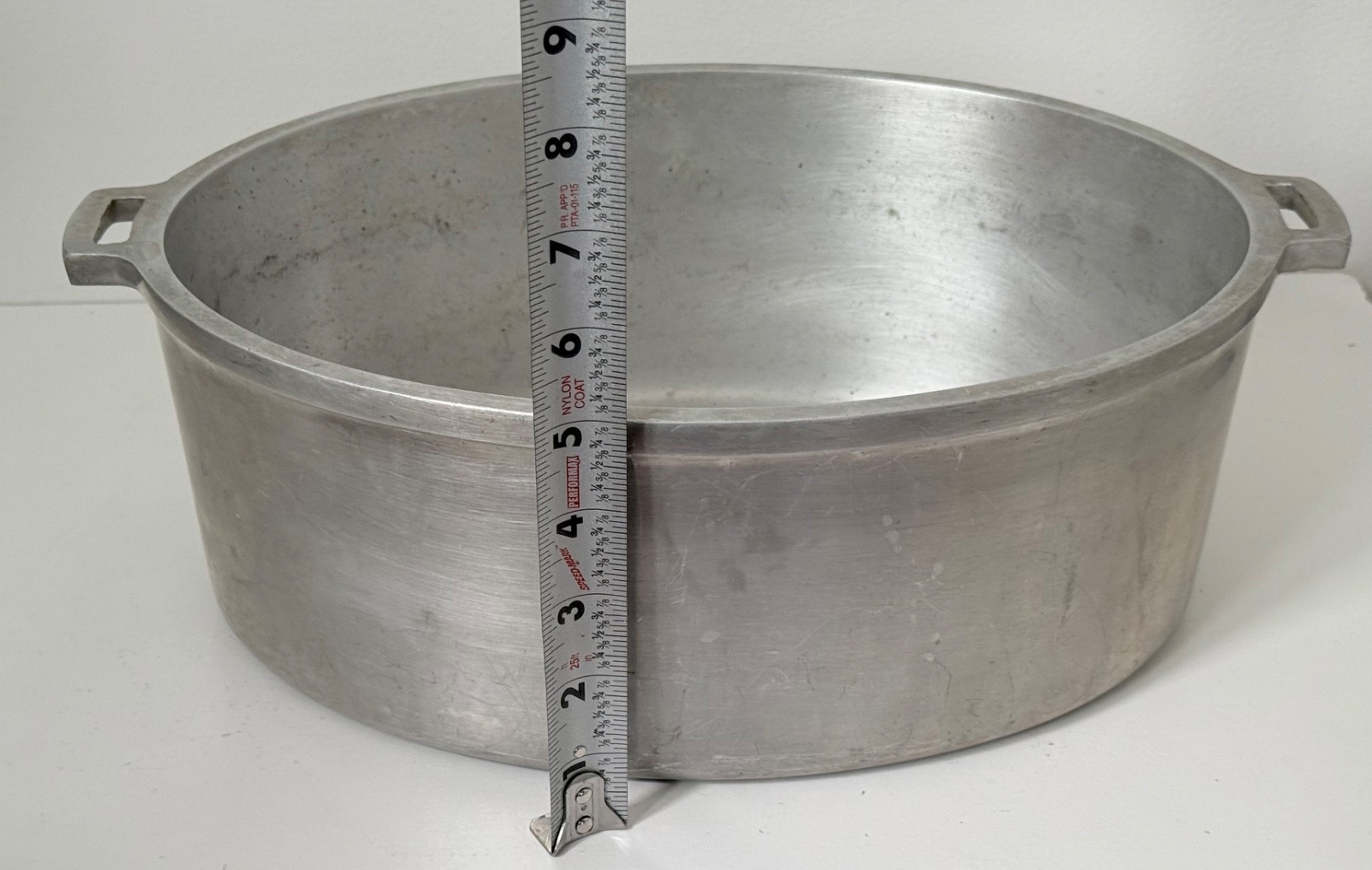 Miracle Maid G2 Cast Aluminum 6 quart Oval Roaster Dutch Oven with Lid