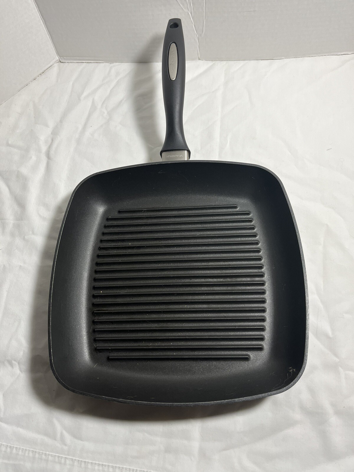 SCANPAN Classic 10-3/4″ Square Grill Pan w/ Black Handle, Made in Denmark