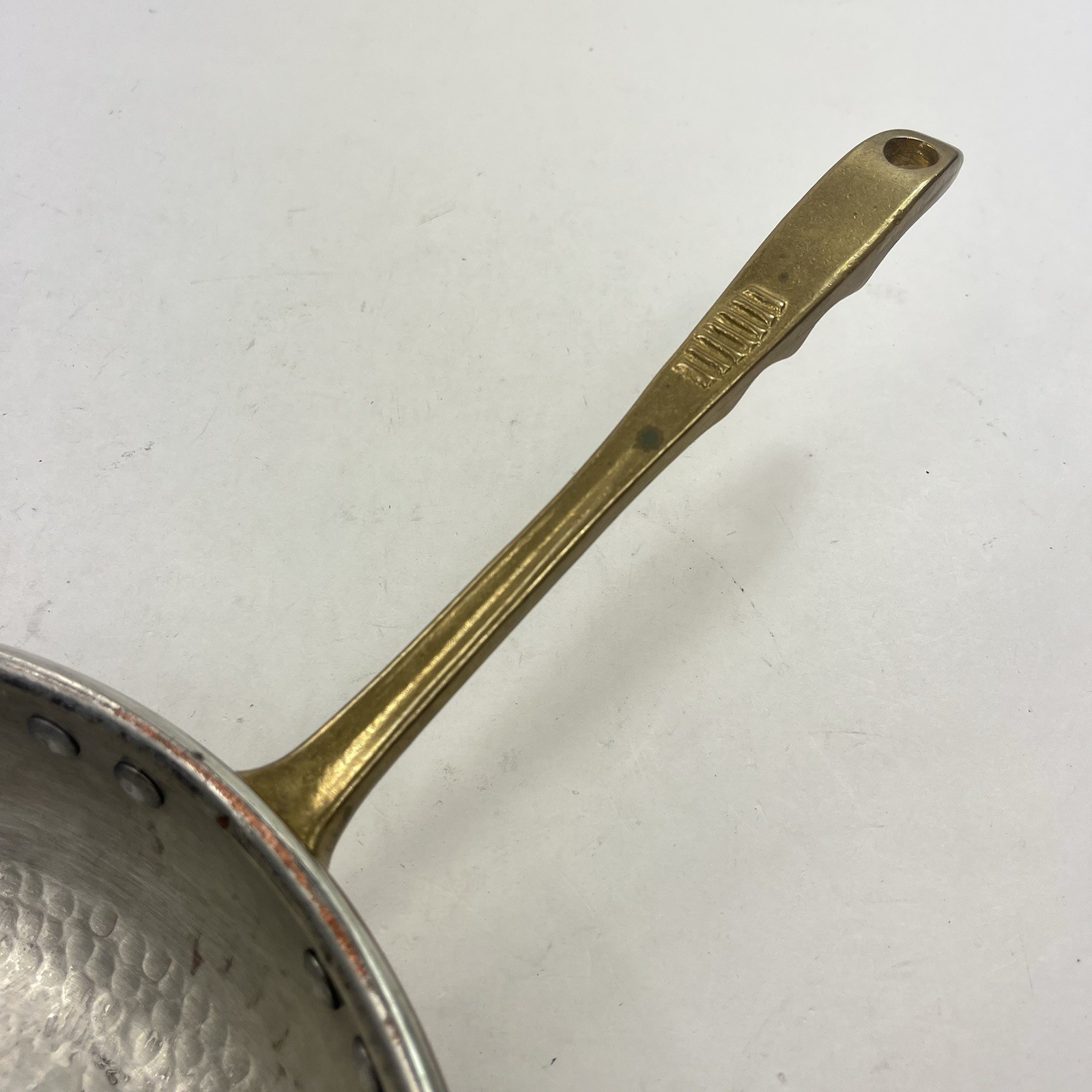 CU ARTIGIANA HAMMERED COPPER 12″ SAUCIER PAN W/ TIN LINING A MADE IN ITALY USED