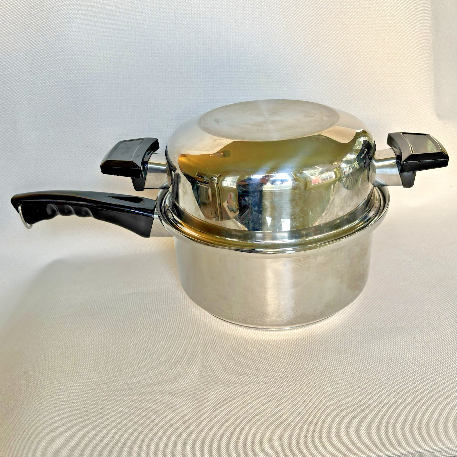 Kitchen Craft by West Bend 8.5” Heavy Duty Stainless Steel 2-3 Quart Pan w Dome