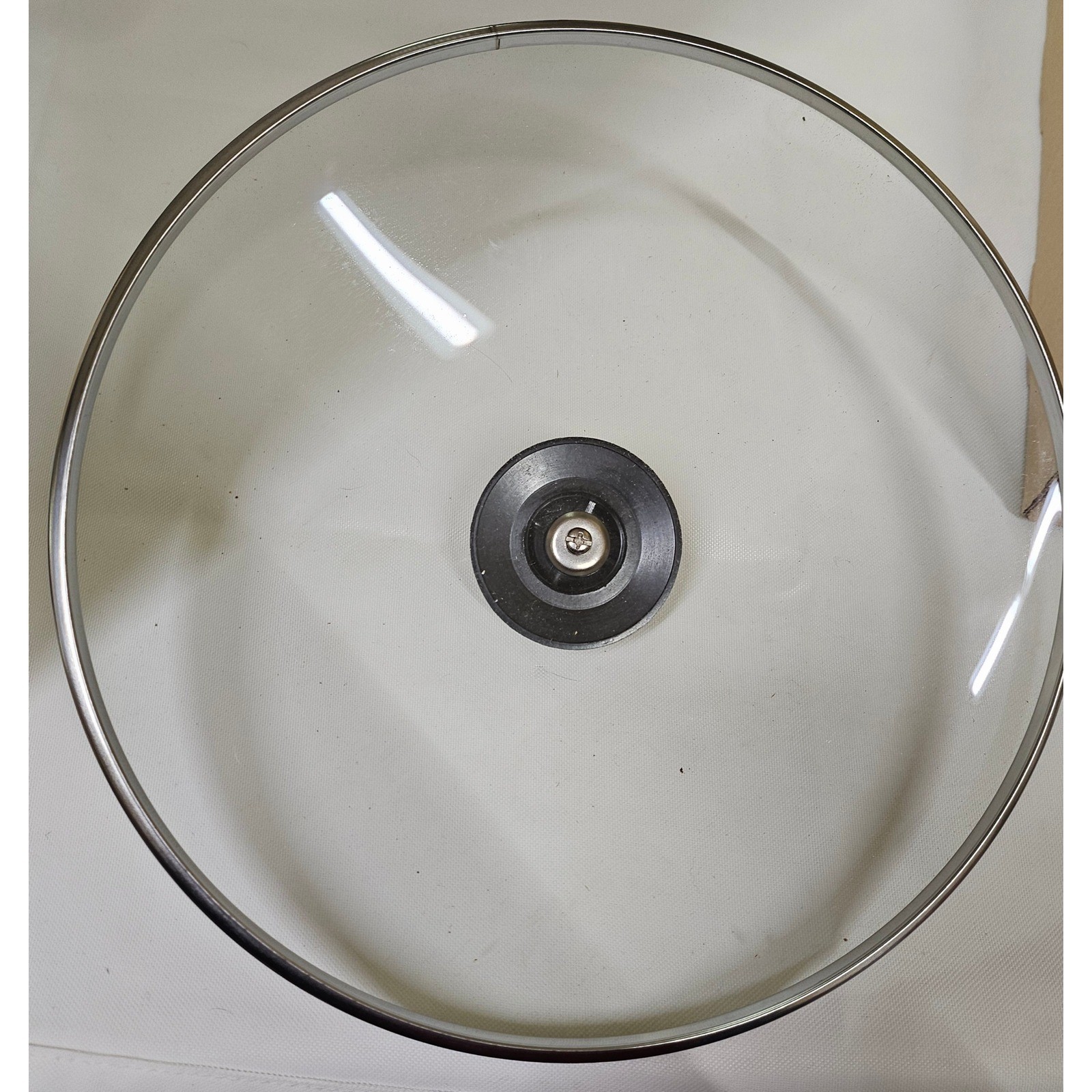 Universal 9.5 Inch Tempered Glass Replacement Lid for Pots and Pans Silver Rim