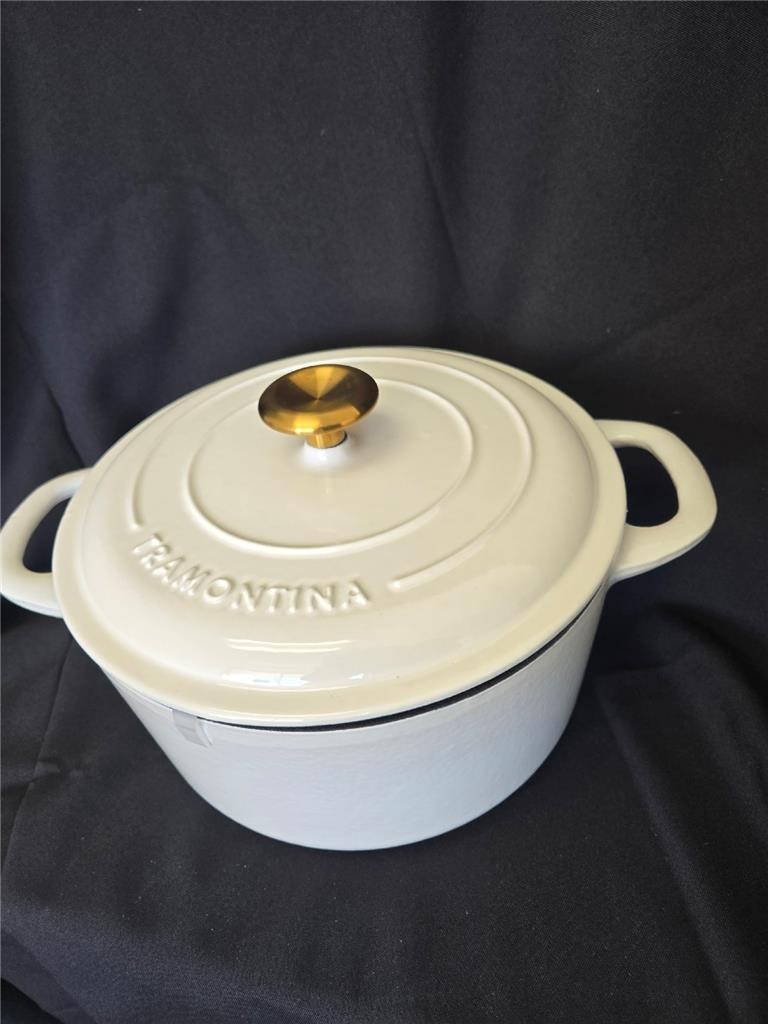 &= Tramontina 5.5 QT Dutch Oven White Gold Accent Heavy Duty Oven Safe