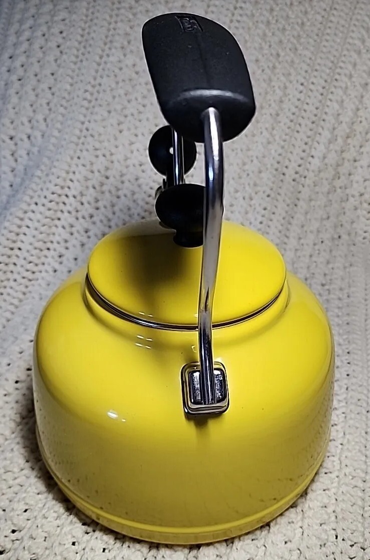 Chantal Teapot Kettle Enamel Steel Canary Yellow 1.7 Quart Read Flaw Limited Ed
