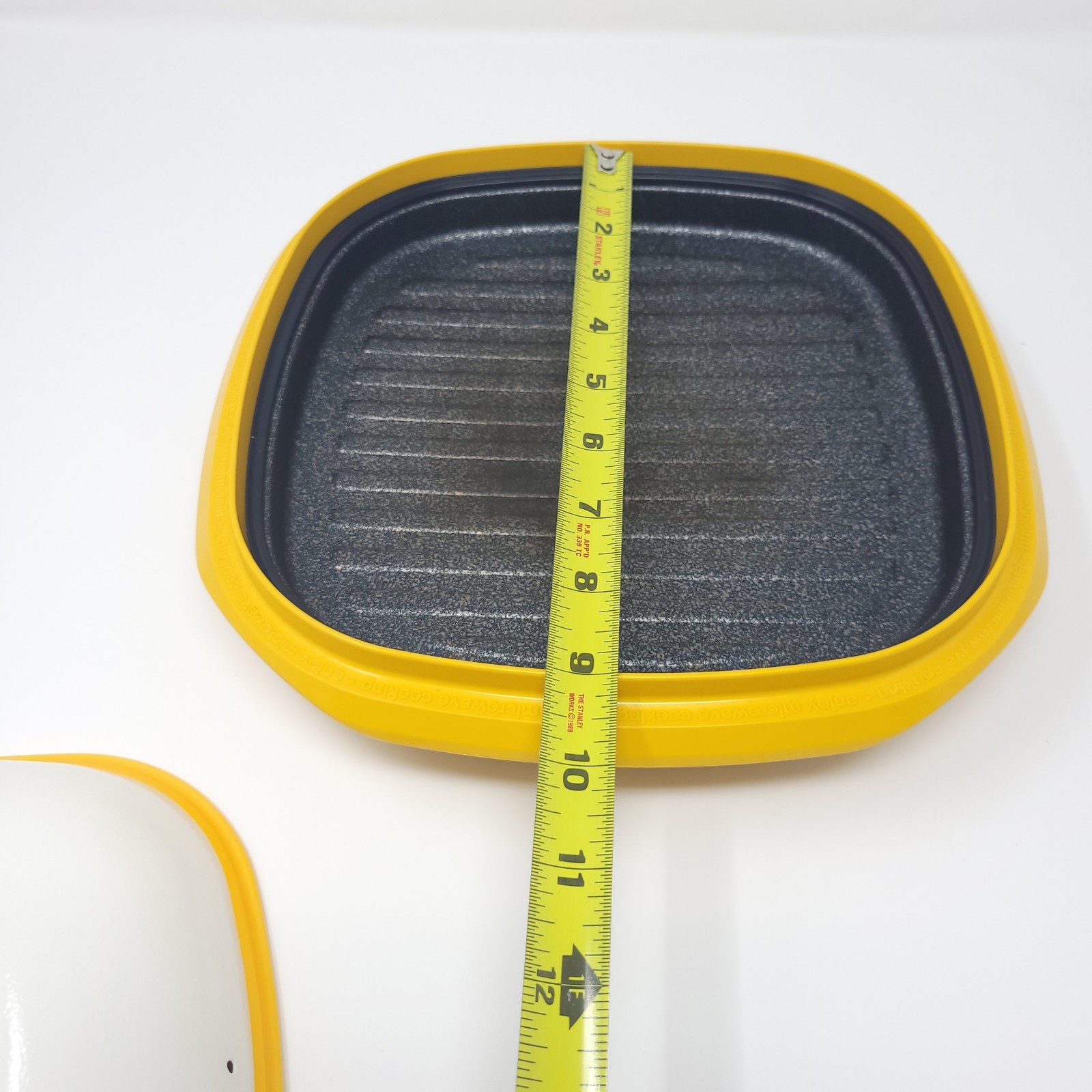 Range Mate 9×9 Nonstick Cooking Grill Pan Square Microwave Cooker Yellow/White
