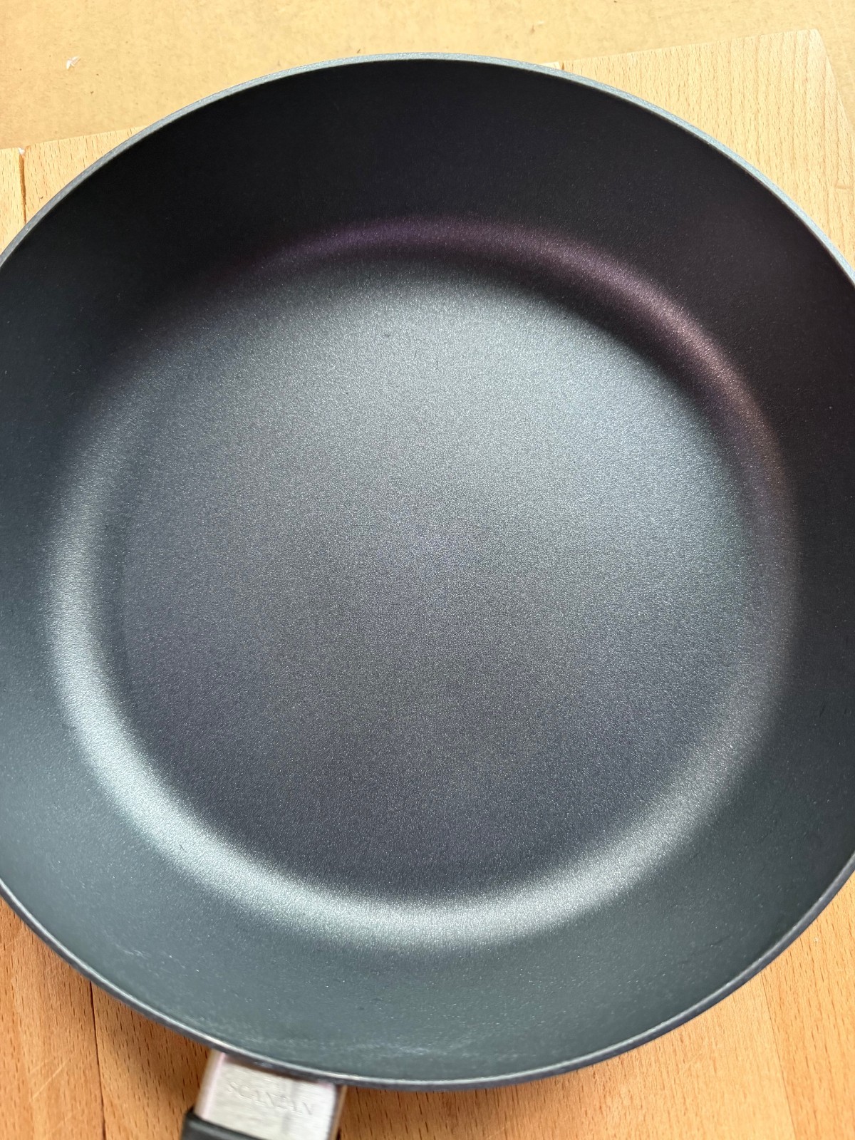 Scanpan Classic 10.25″ Saute Pan with Lid (Dented Pan)