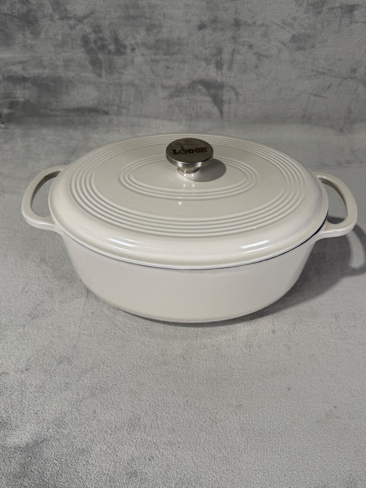 Lodge Cast Iron Dutch Oven Oval White Enamel with Lid 7 QT 6.6 L