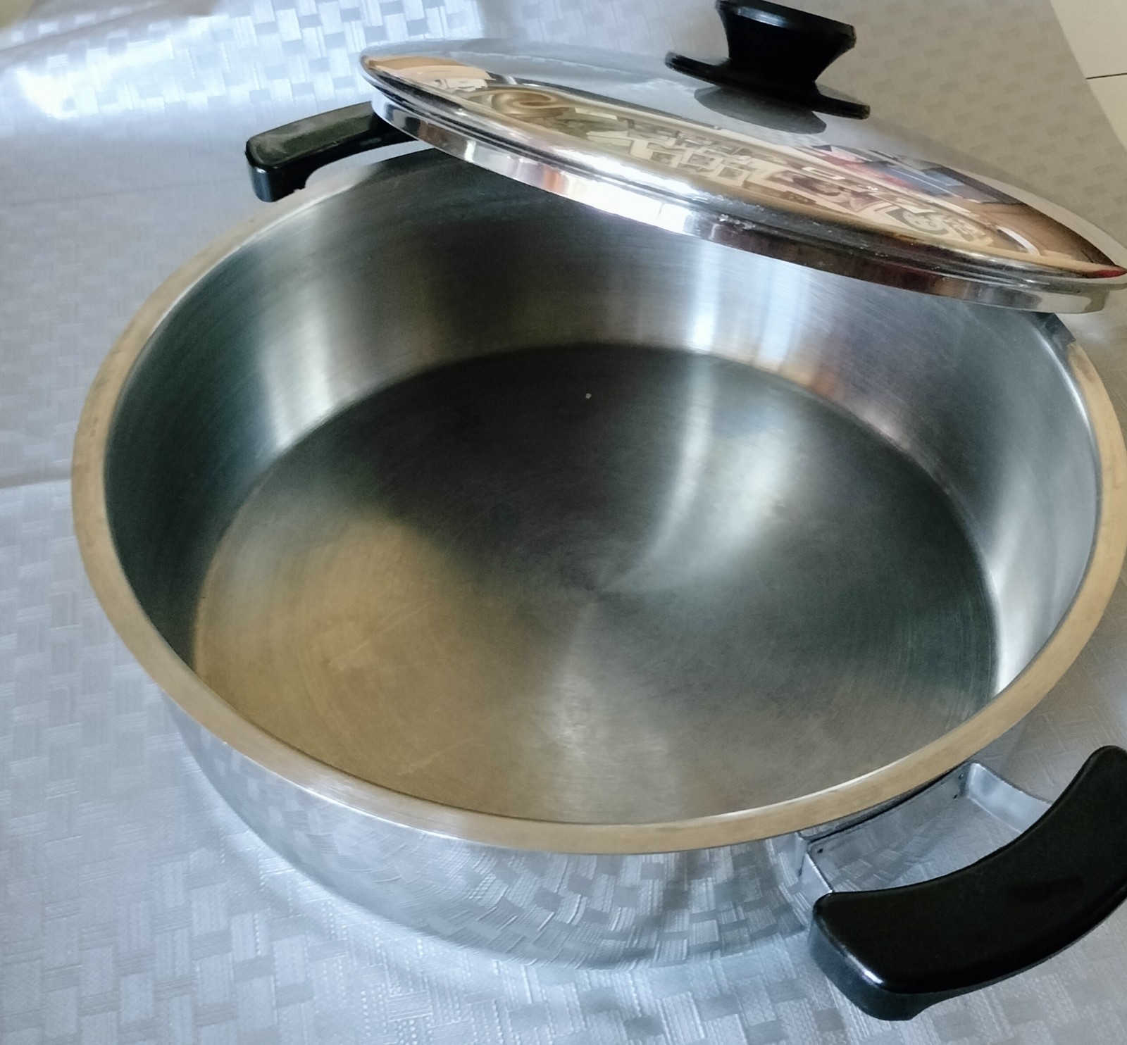 IMCO Pot, Pan, Casserole with Lid, Size Large