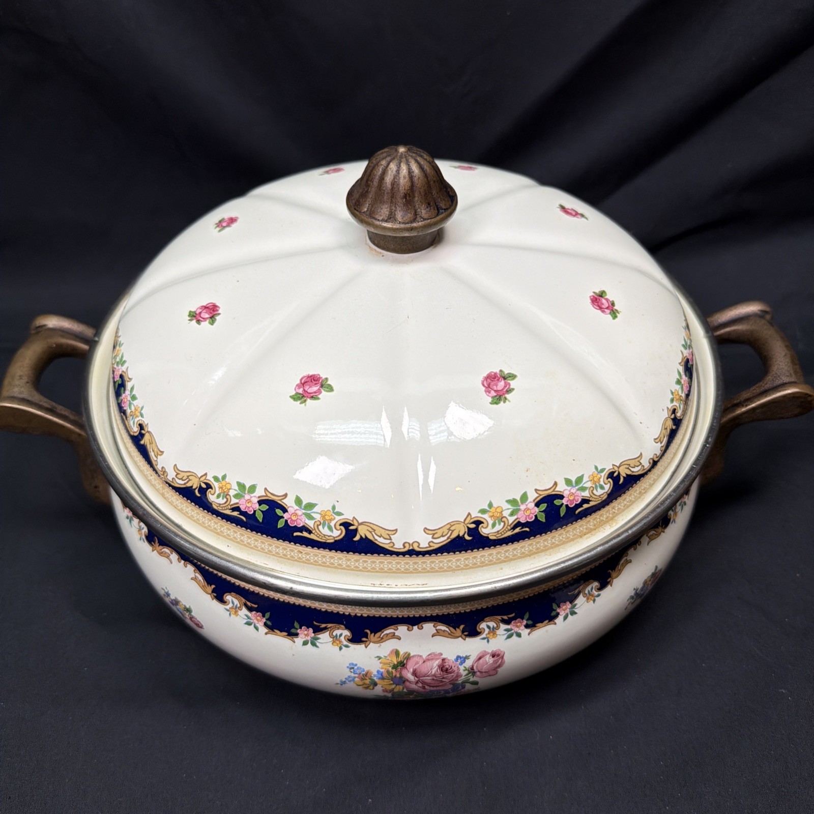ASTA (Fissler) enamel Steel Casserole/Dutch Oven W/Brass Handles rose Pattern. ￼