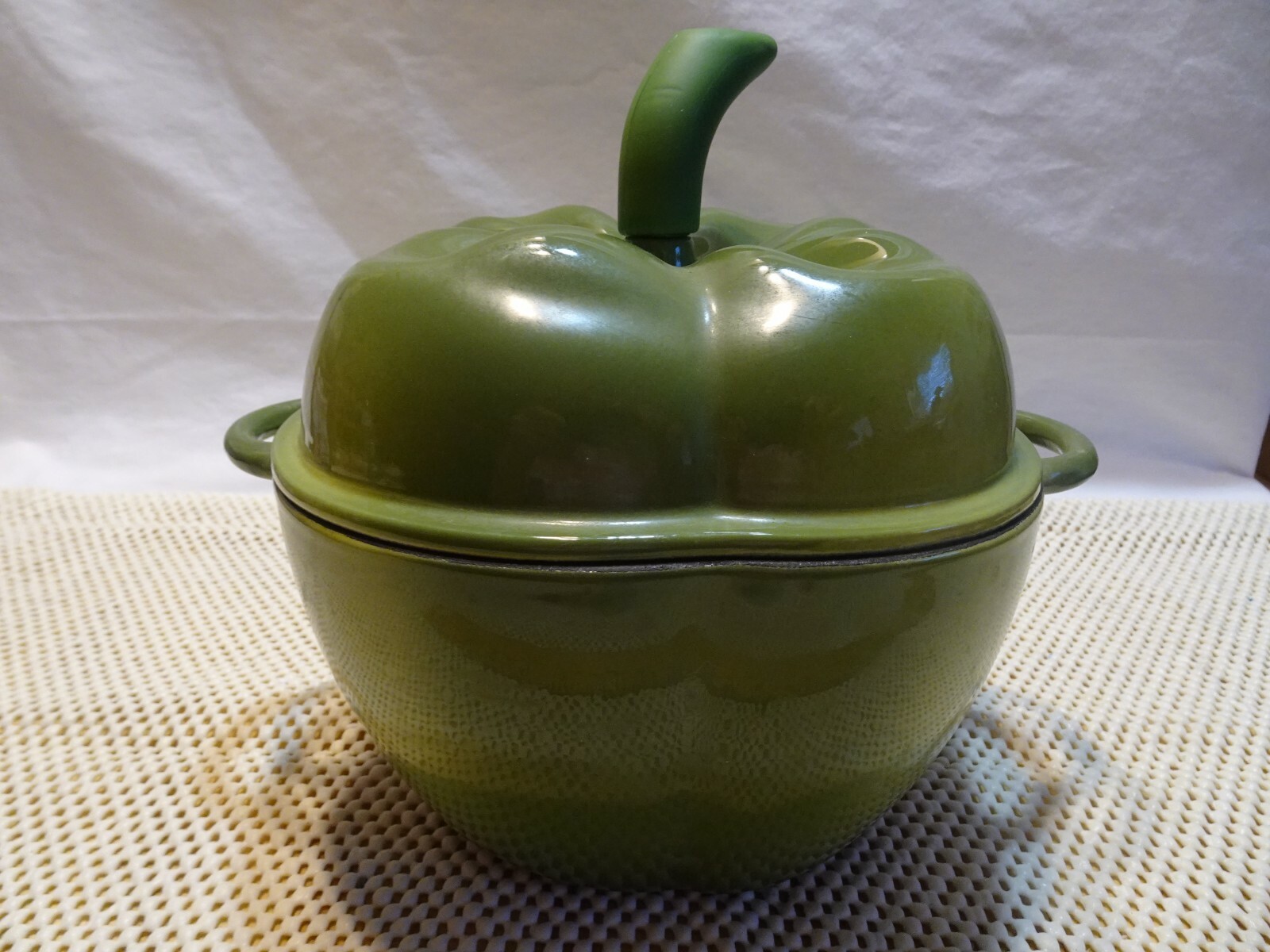 TECHNIQUE Green Bell Pepper Enameled Cast Iron Dutch Oven Pot Casserole Dish EUC