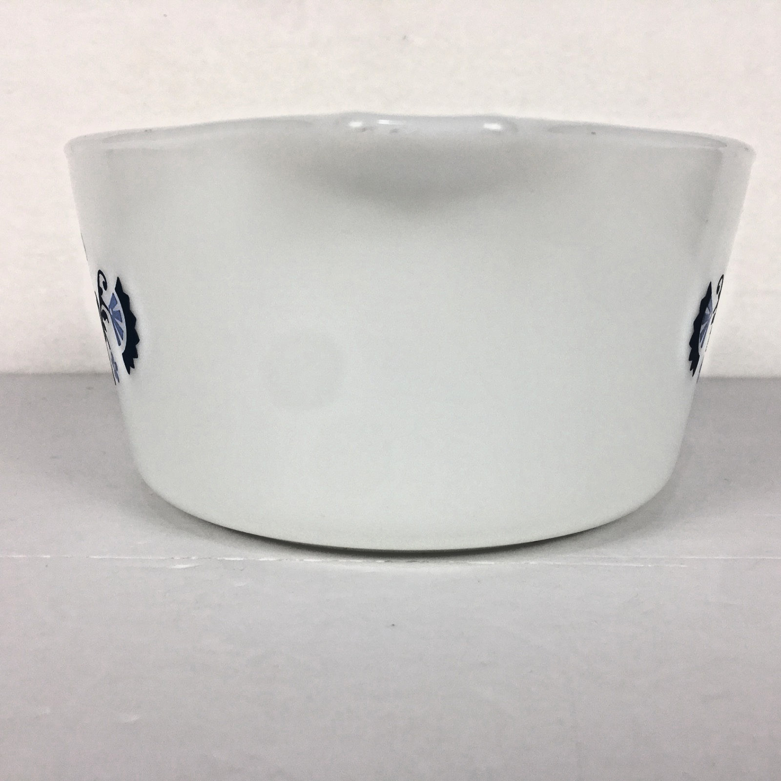 Vintage Willow PYREX Casserole Dish 473 1 Quart MILK GLASS Blue Flowers (READ)