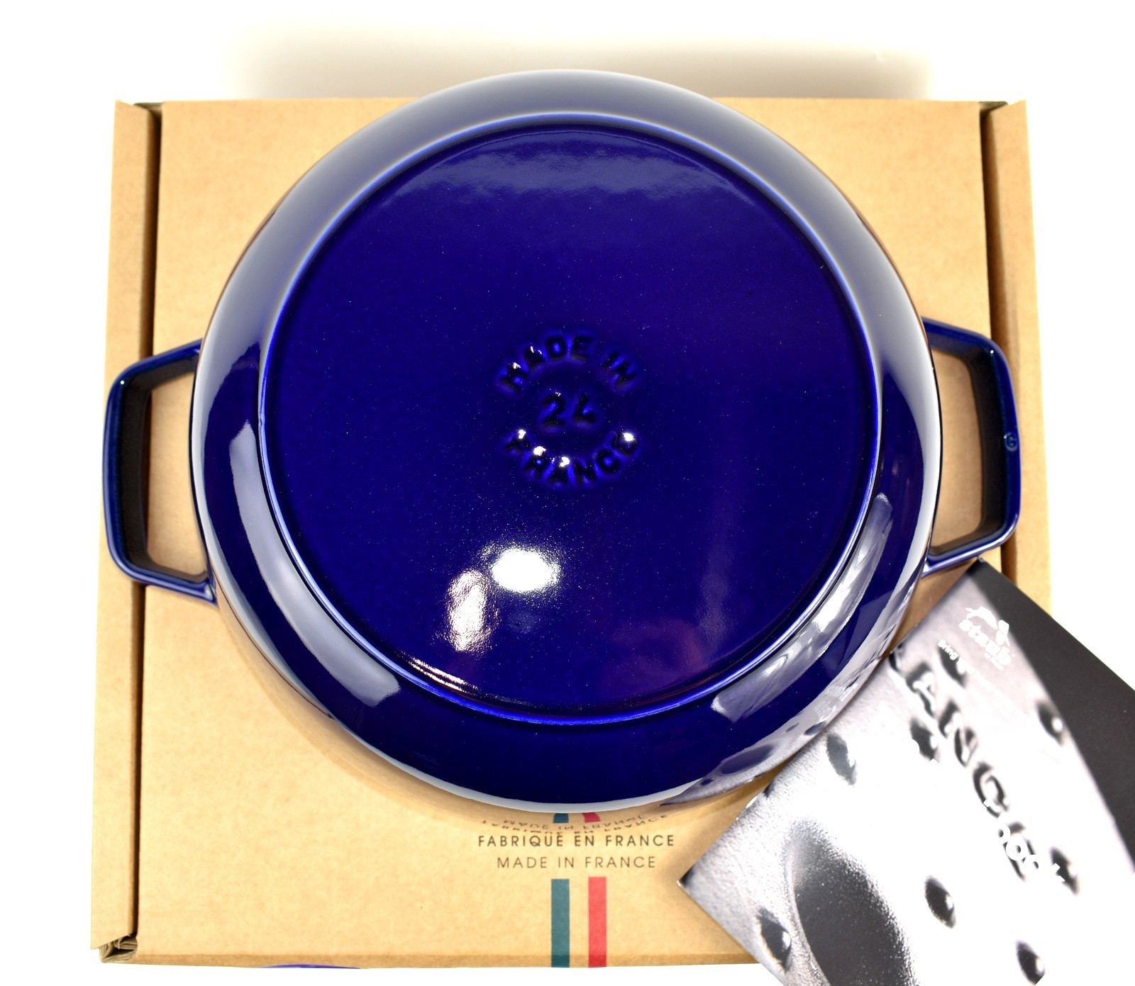 Staub La Cocotte 24cm/9.5 in. Cast Iron Round French Dutch Oven 3.6 L/3.75 QT