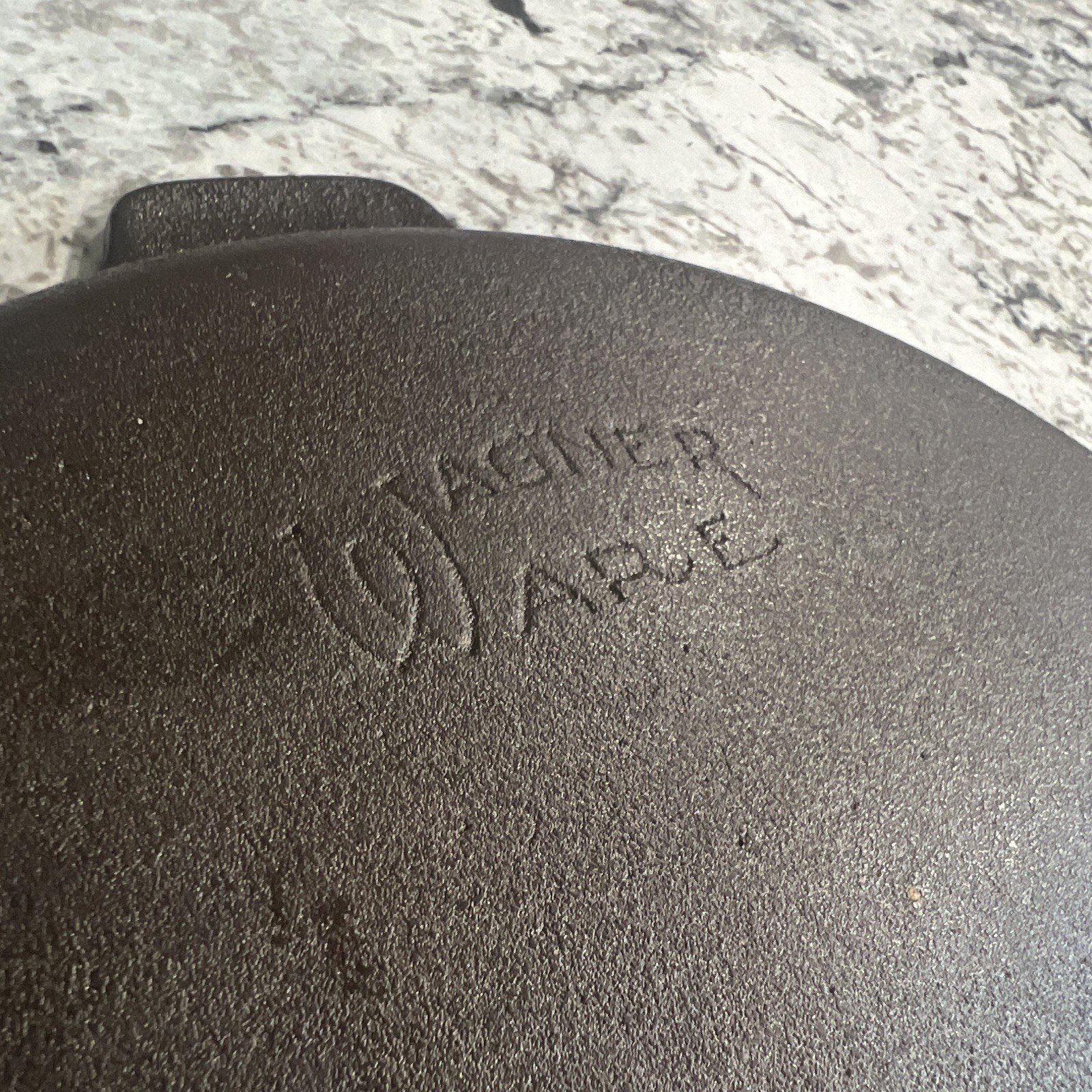 Wagner Ware Sidney Cast Iron Skillet No. 8 Round Black, Uncoated Long Handle