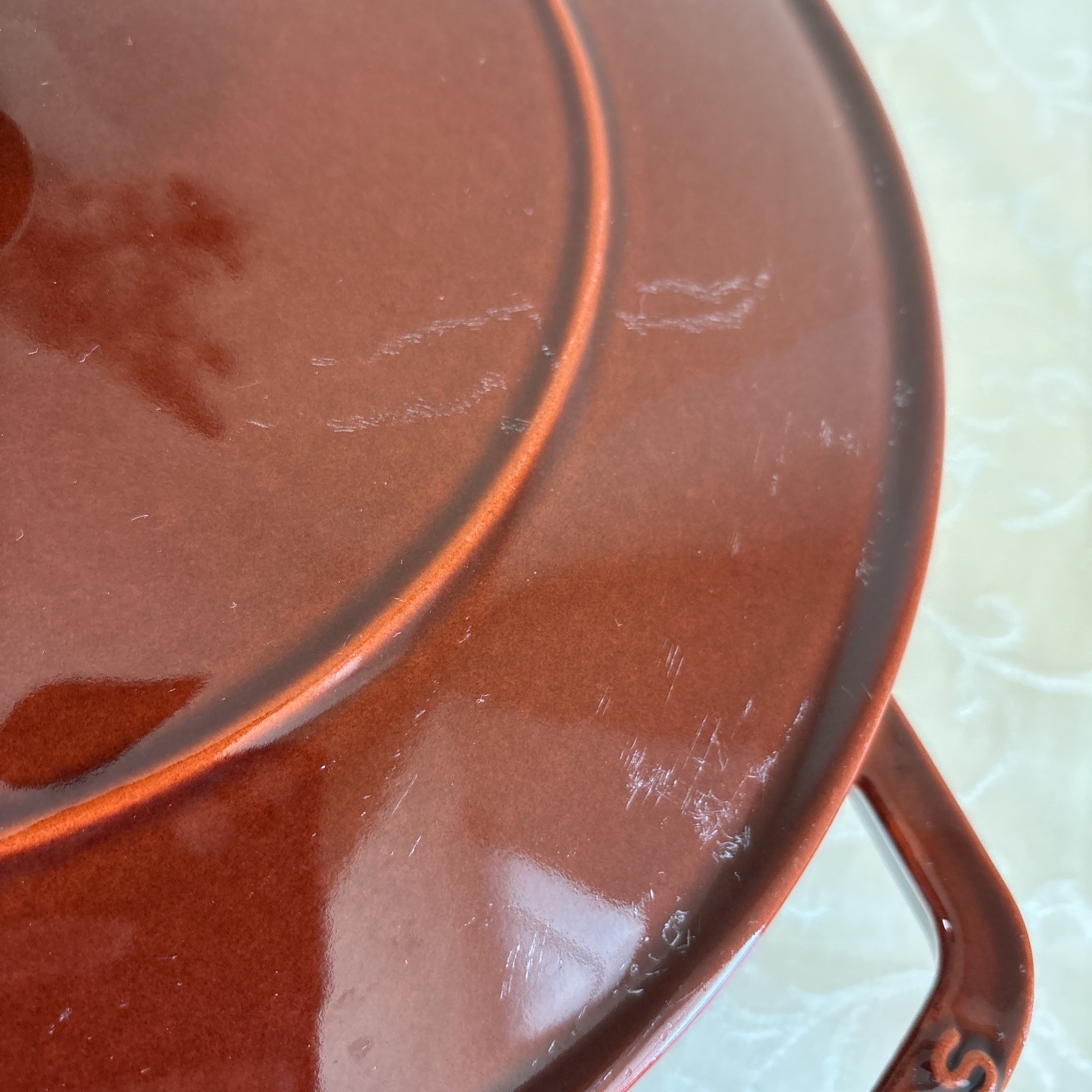 Staub 11”/ 4qt Round Cast Iron Saute Pan with Chistera Lid, Cherry Excellent