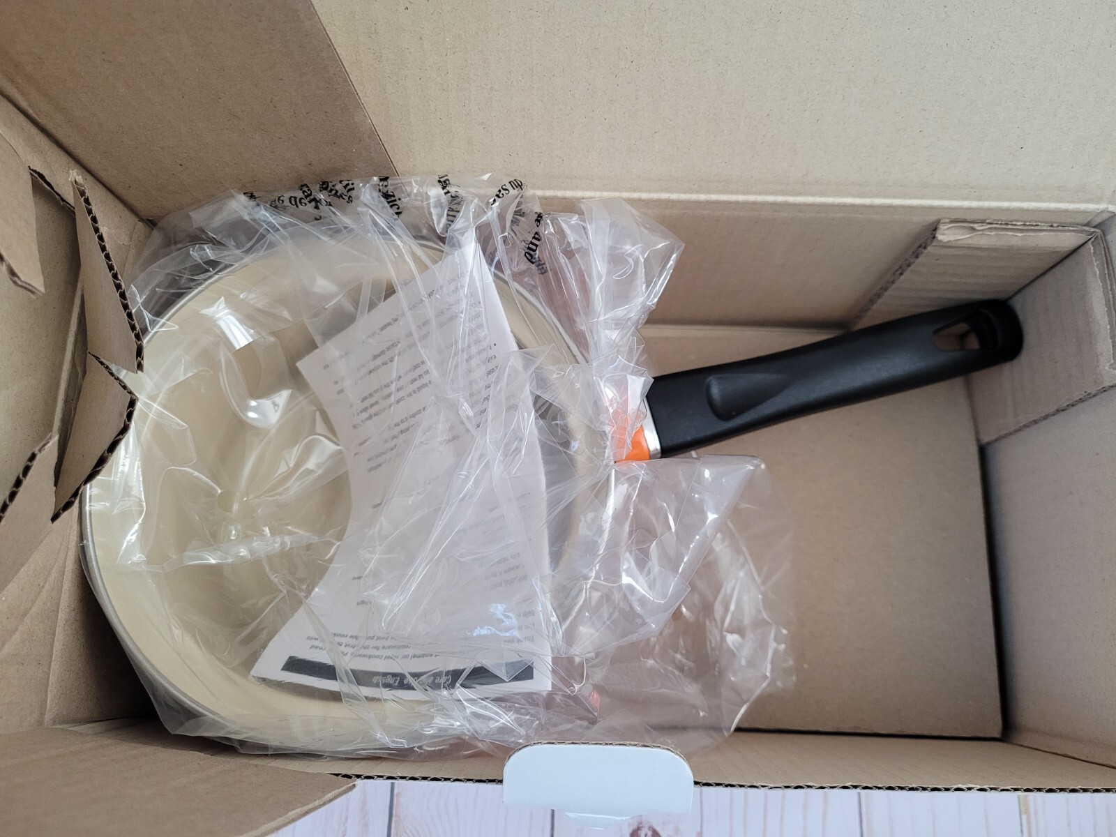 Brand New Le Creuset 1.5 qt Classic Round Saucepan Flame with Lid in Retail Box
