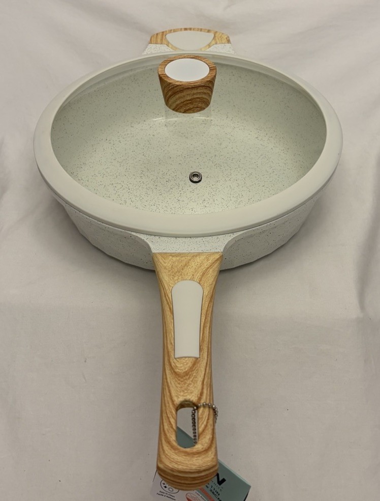 D&W Deane & White 3.9qt Sauté 11” Non-Stick Skillet W/Lid Shiny White NWT