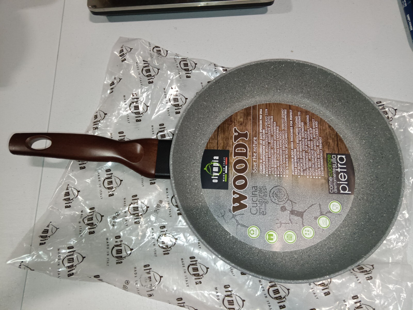 Olympia Woody 11 Inch Round Non-Stick PFOA-Free Die-Cast Aluminum Deep Fry Pan