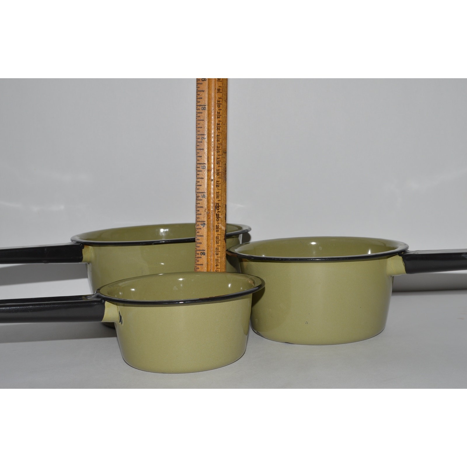 Vintage Set of 3 Avocado Green Enamel Saucepan, 1970s Kitchen, Metal Saucepans