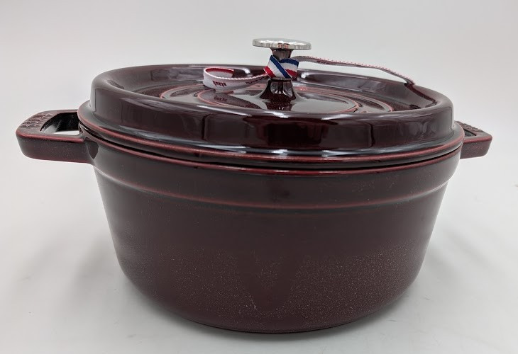 Staub Cast Iron Round 24cm, 3.7L, 3.9 Qt Cocotte Dutch Oven Color Grenadine