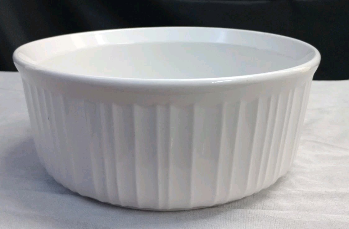Corning Ware French White 2 1/2 Qt Round Casserole Dish