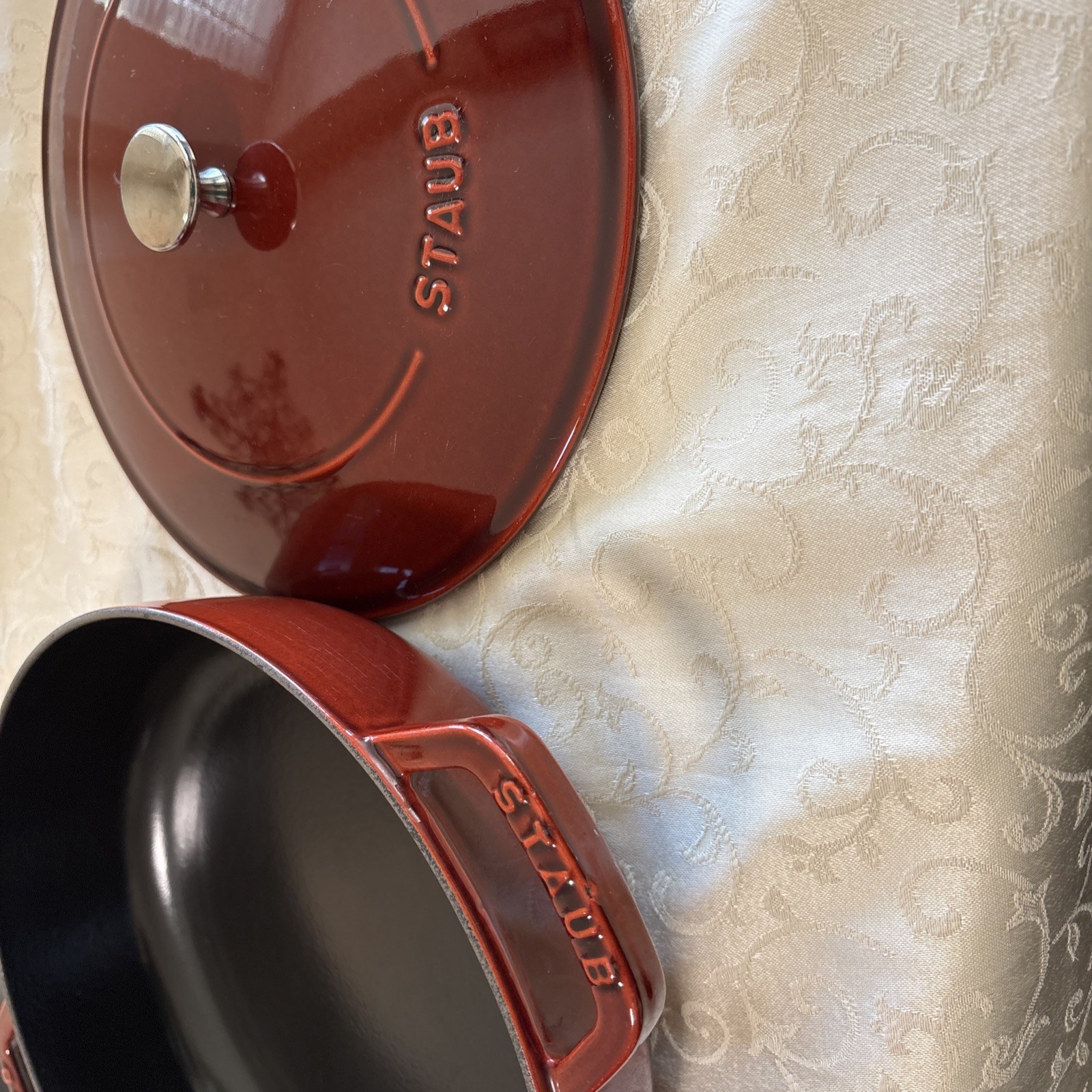 Staub 11”/ 4qt Round Cast Iron Saute Pan with Chistera Lid, Cherry Excellent
