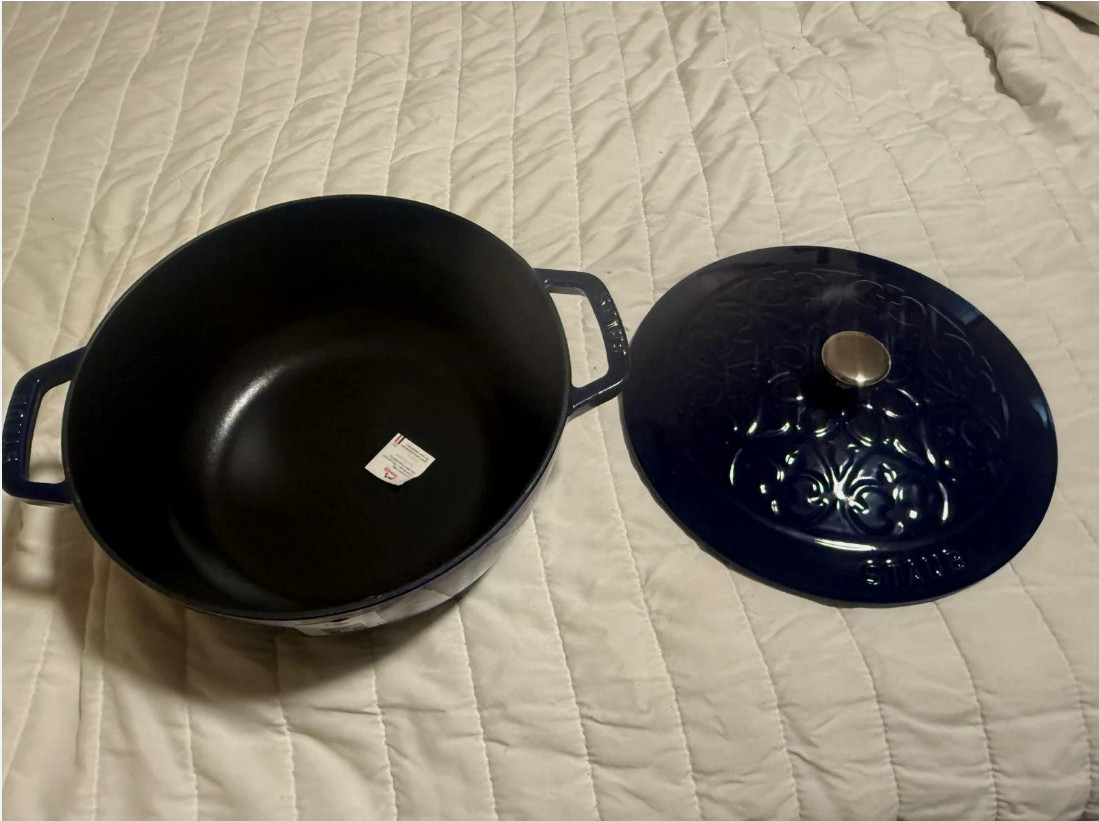 Staub 3.75qt Essential French Oven with Lilly Lid, LA Marmite. Dark Blue