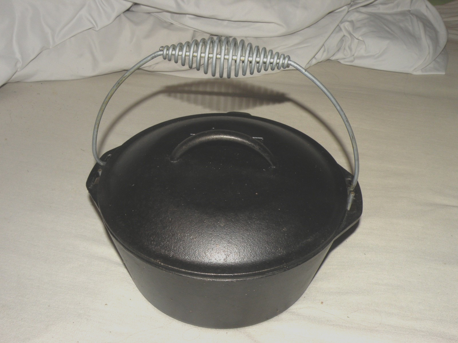 Lodge USA 8DO Cast Iron 8 Quart Camp Dutch Oven with Lid & Bail Handle 2013 NOS