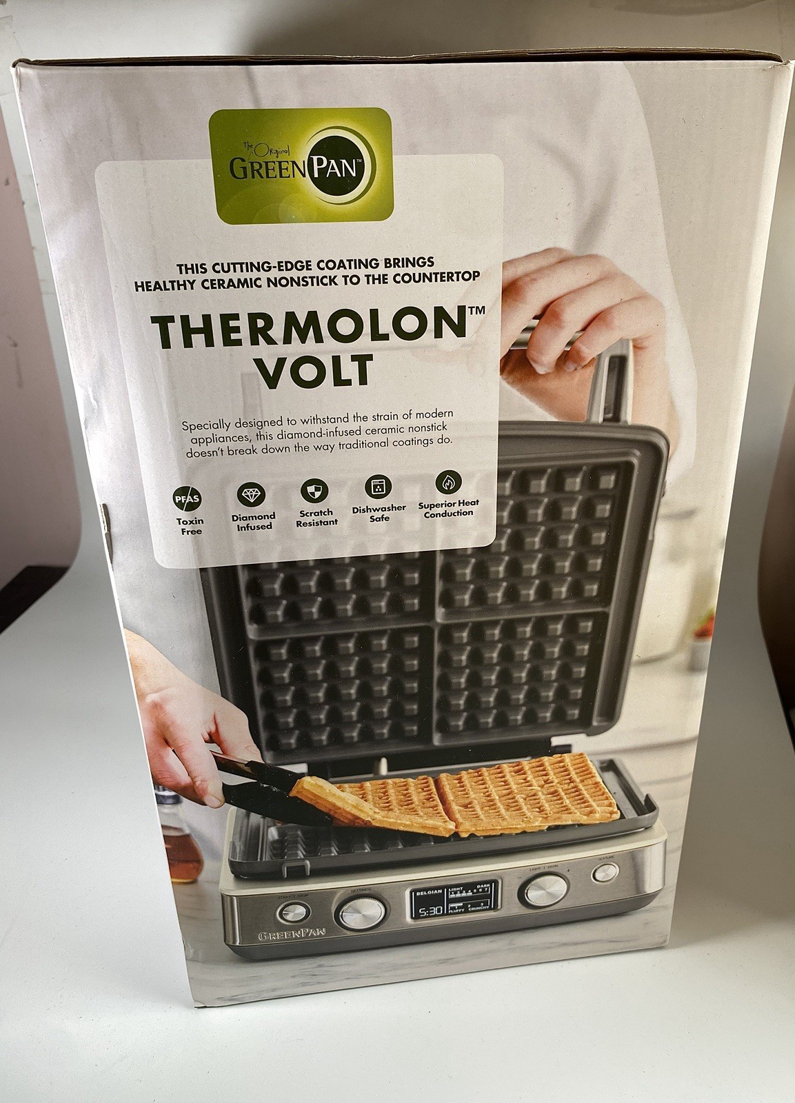 GreenPan CERAMIC NONSTICK 4-SQUARE WAFFLE MAKER – Retails $430 – NEW & UNUSED