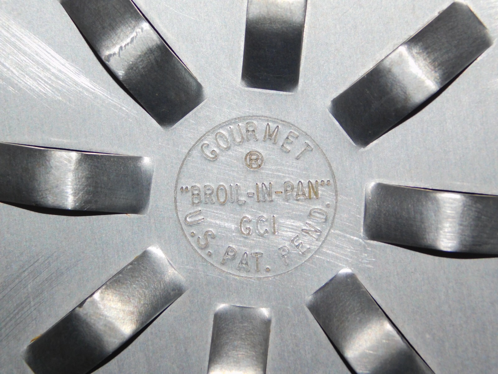 VINTAGE KITCHEN FOOD COOK GOURMET BROIL IN PAN