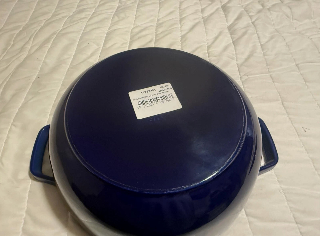 Staub 3.75qt Essential French Oven with Lilly Lid, LA Marmite. Dark Blue