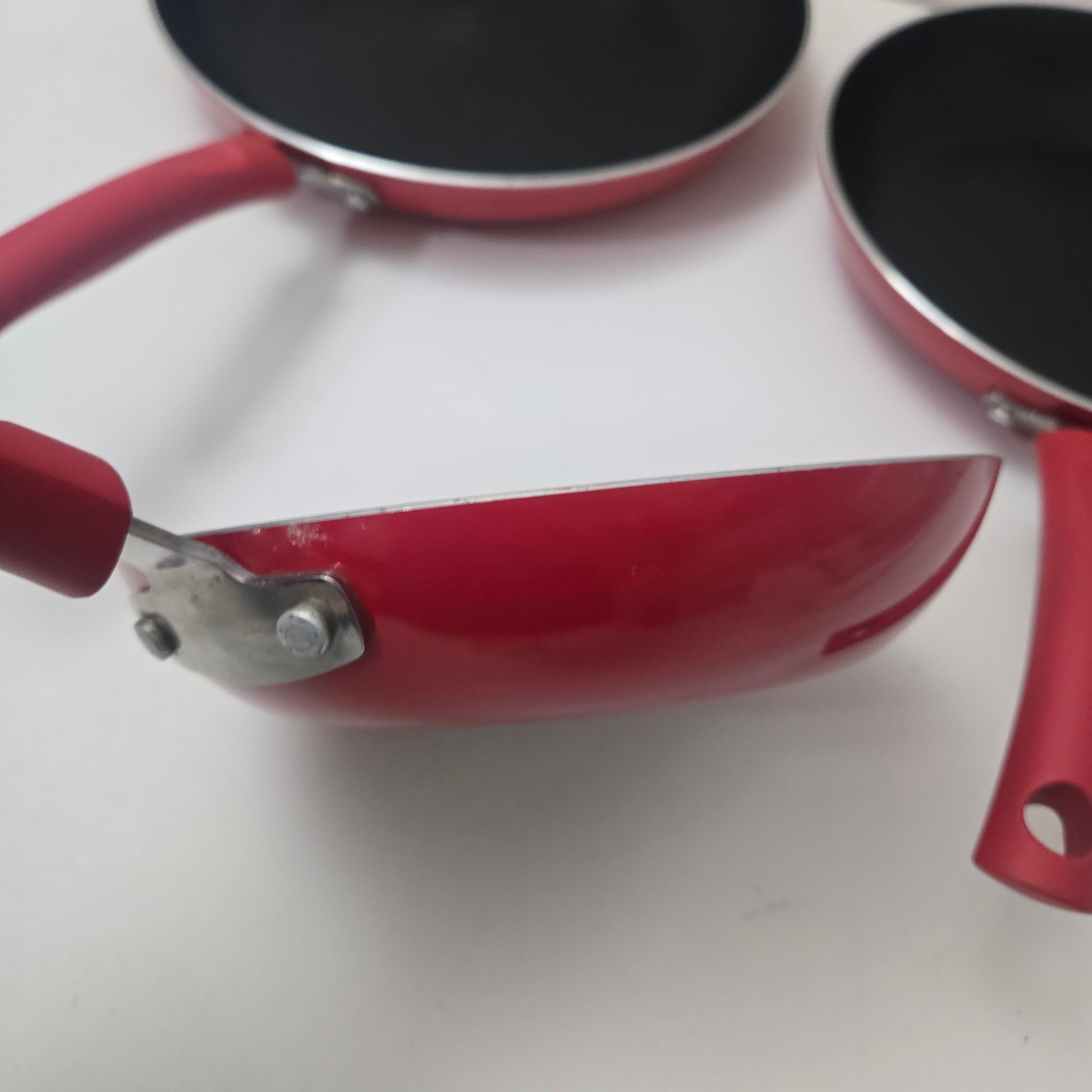 Nonstick Cookware Set 3-Piece Red Aluminum Stay-Cool Handles Skillets