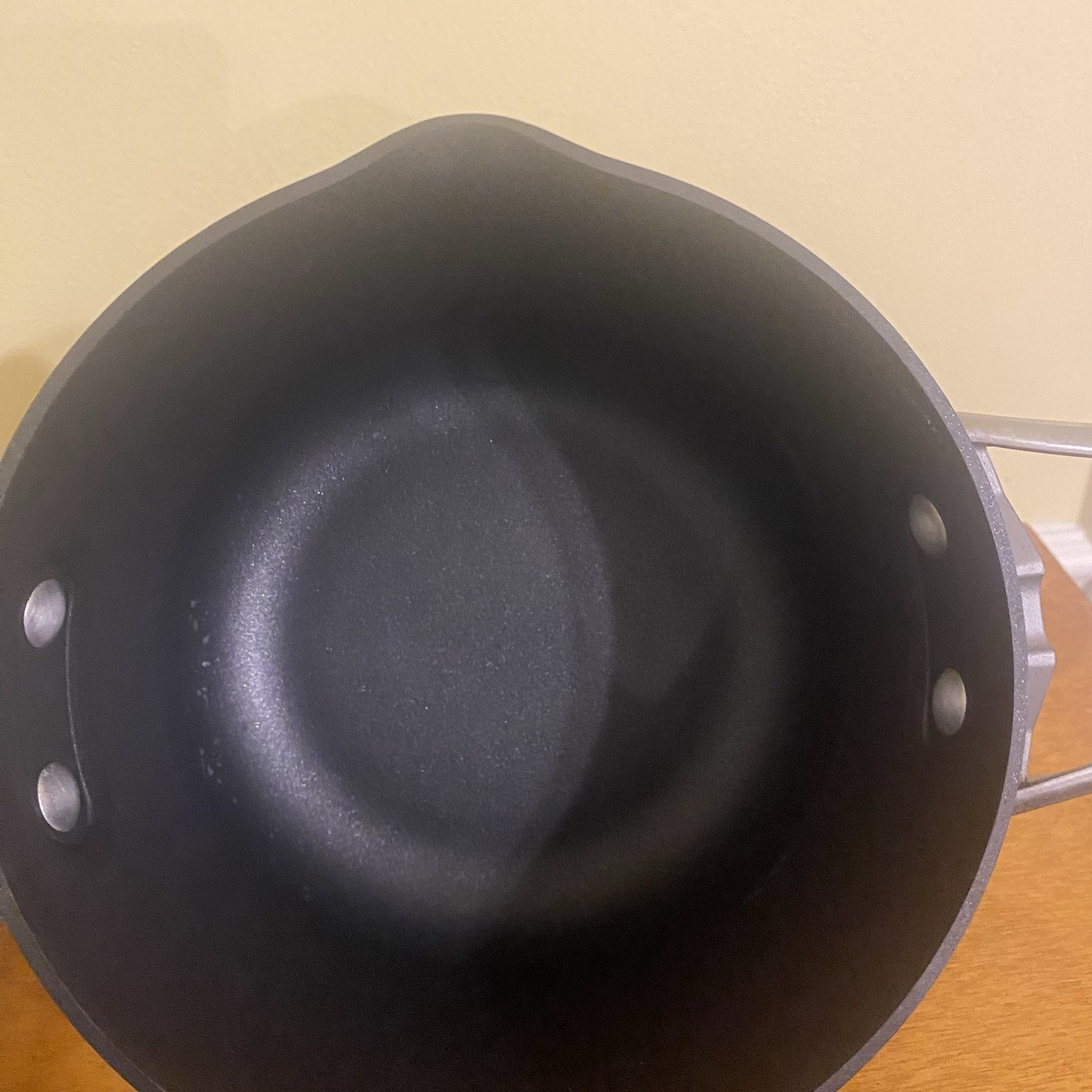 Calphalon 3.5 Pan With Vented Lid 9” Diameter, Handle 8” Weighs 5lbs