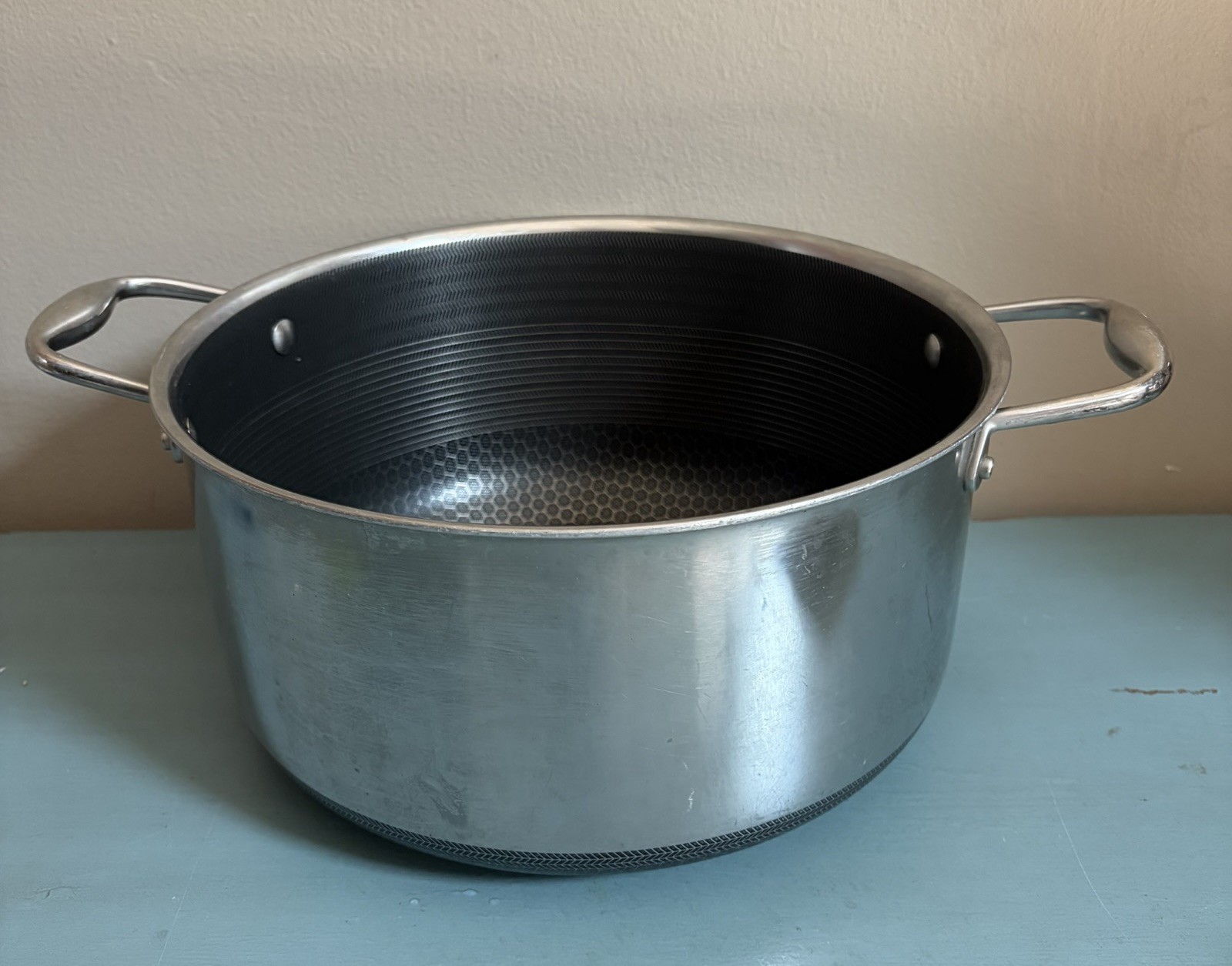 Hexclad 8 Quart Stock Pot 8 QT Pan Nonstick – used B9
