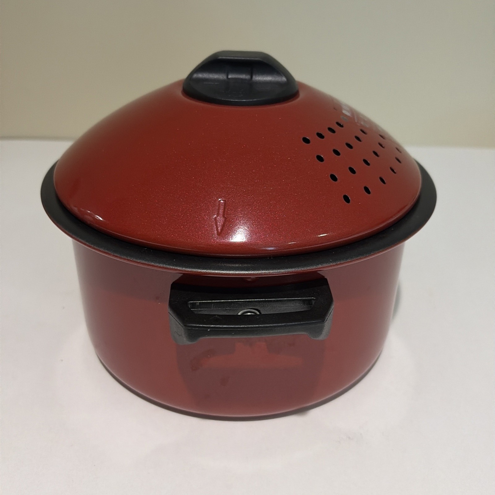 2 Quart Nonstick Metal Steamer Pot Pan W/Locking Vented Lid Strainer Red Black