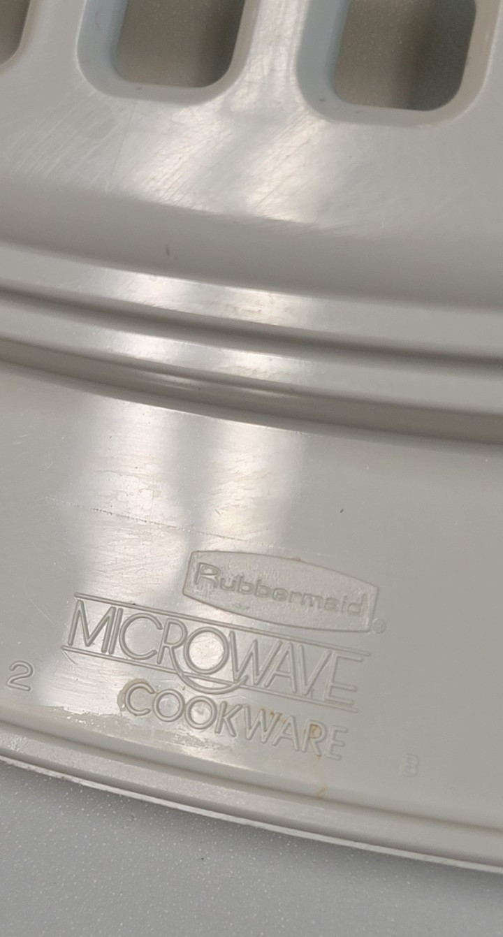 Rubbermaid 3, 2 & 1 Quart Microwave Cookware Casserole Bowls Steamer w/Lids 7 pc
