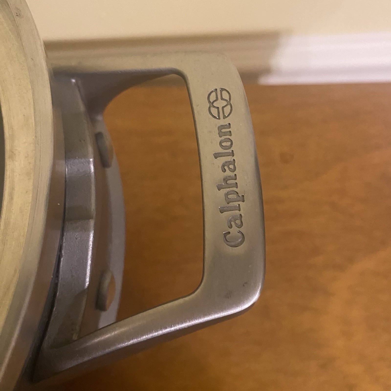 Calphalon 3.5 Pan With Vented Lid 9” Diameter, Handle 8” Weighs 5lbs