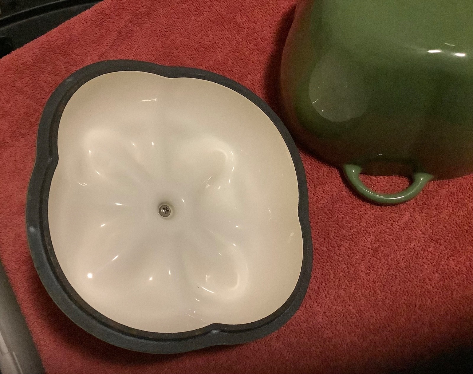 TECHNIQUE Green Bell Pepper Enameled Cast Iron Dutch Oven Pot Casserole