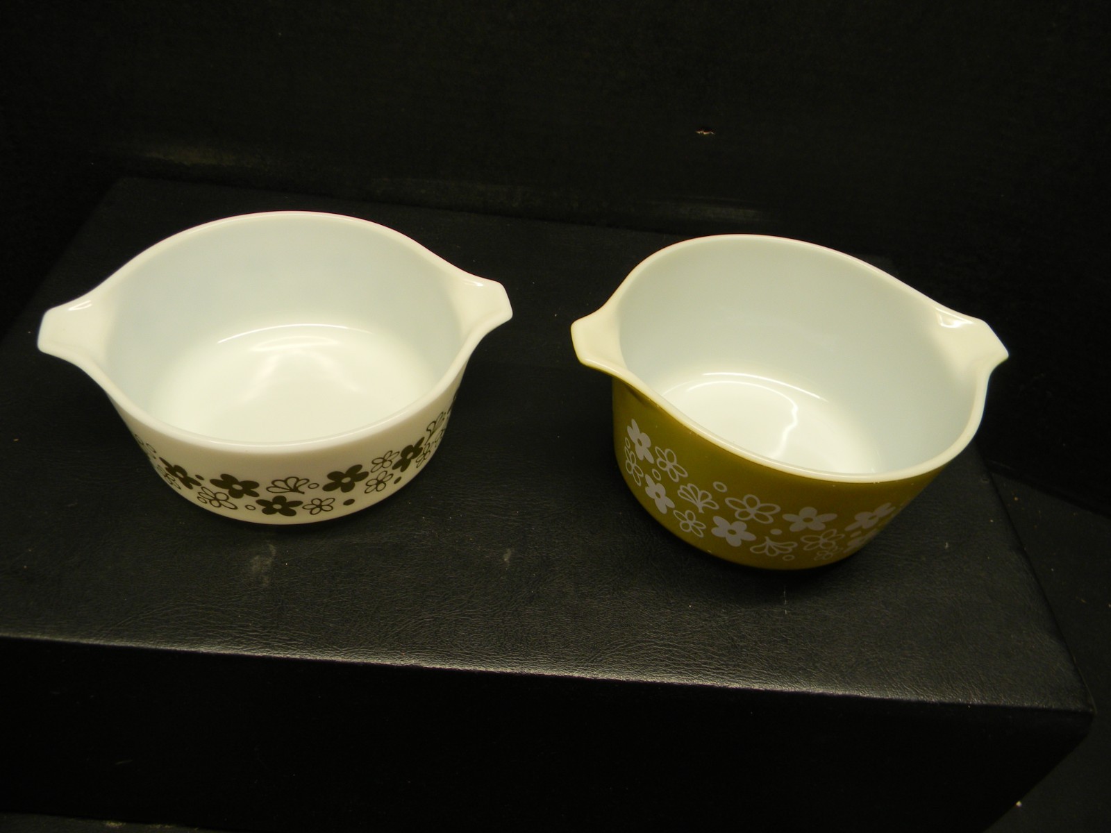 Pyrex Spring Blossom casserole dishes Lids Crazy Daisy 473 472 Set Of