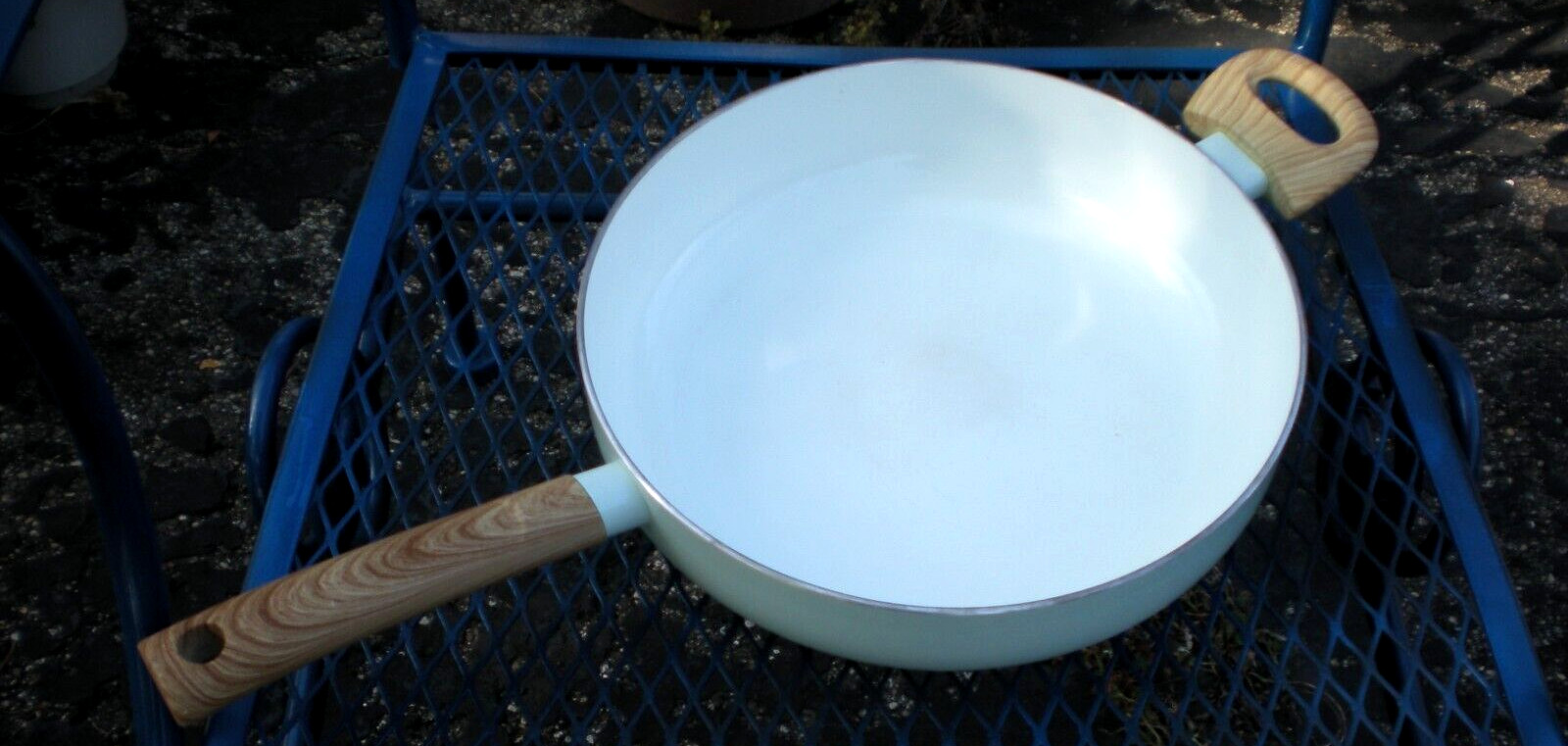 Masterclass Premium Cookware Off-White 11″ Double-Handle Skillet Frying Pan GUC