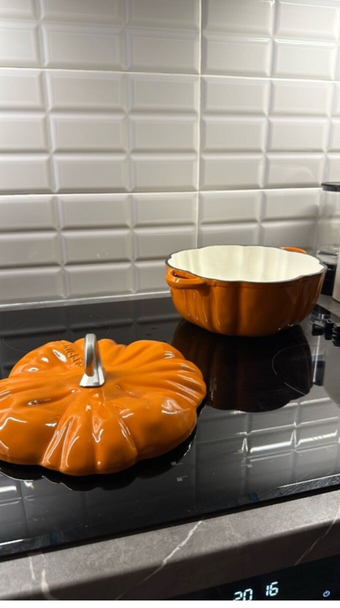 Pumpkin-shaped cast iron cocotte cauldron 3.7l, cast iron cauldron