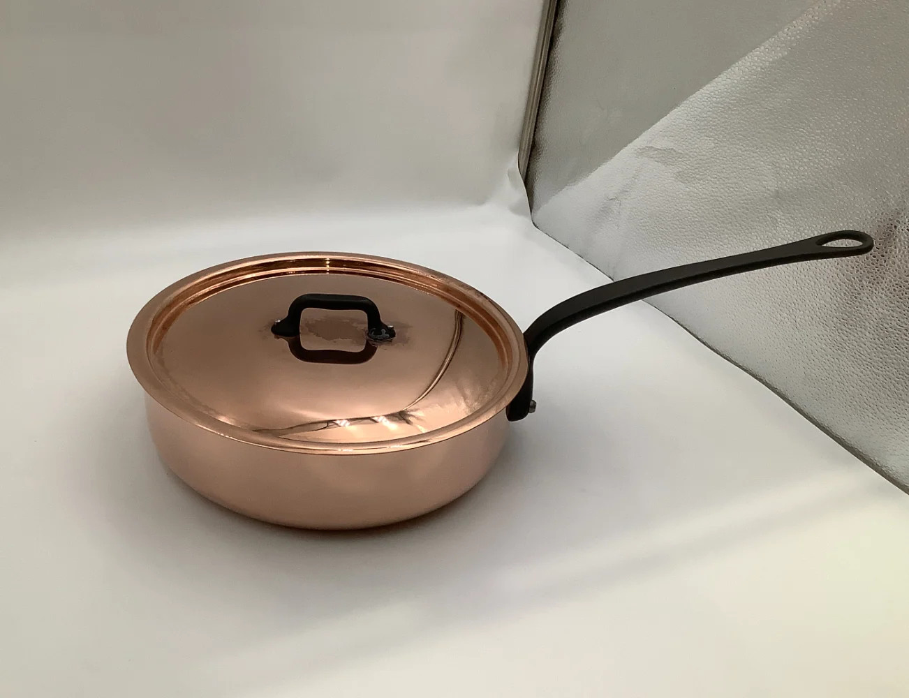 Mauviel M’Heritage 150 CI Polished Copper & Stainless Steel Saute pan. 9,45 In.