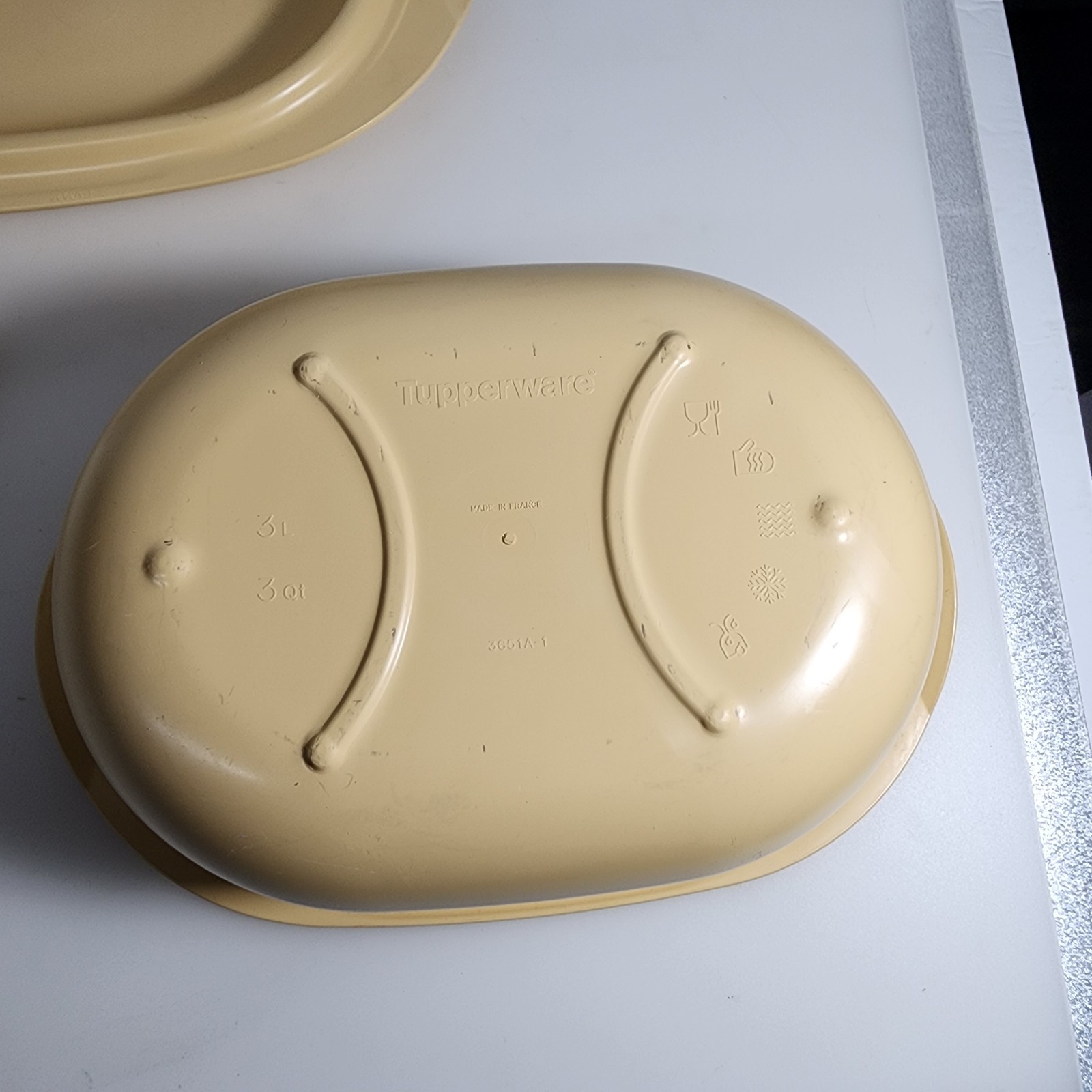Vintage Tupperware 3 Quart Oven Microwave Covered Casserole Bowl Lid Cover 3651A