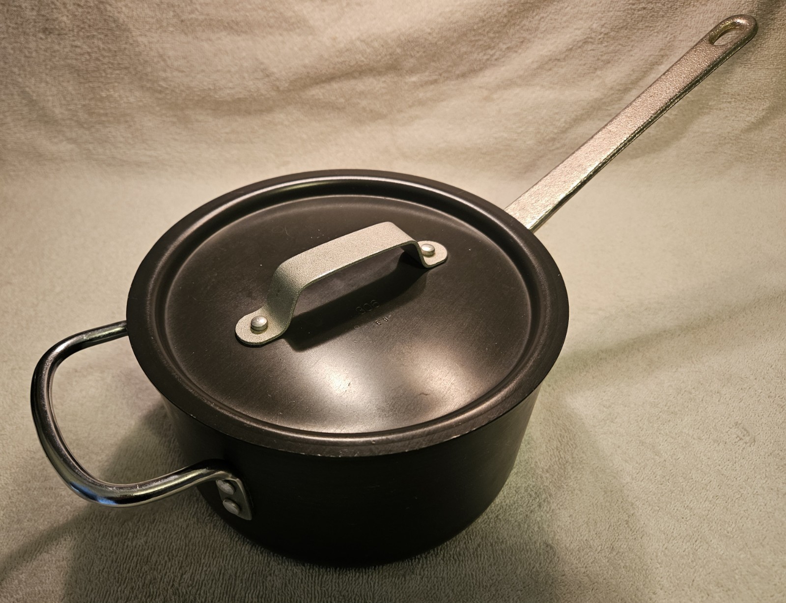 Calphalon 8702 1/2 Cookware 2.5 Qt Saucepan w/ Lid Hard Anodized Aluminum
