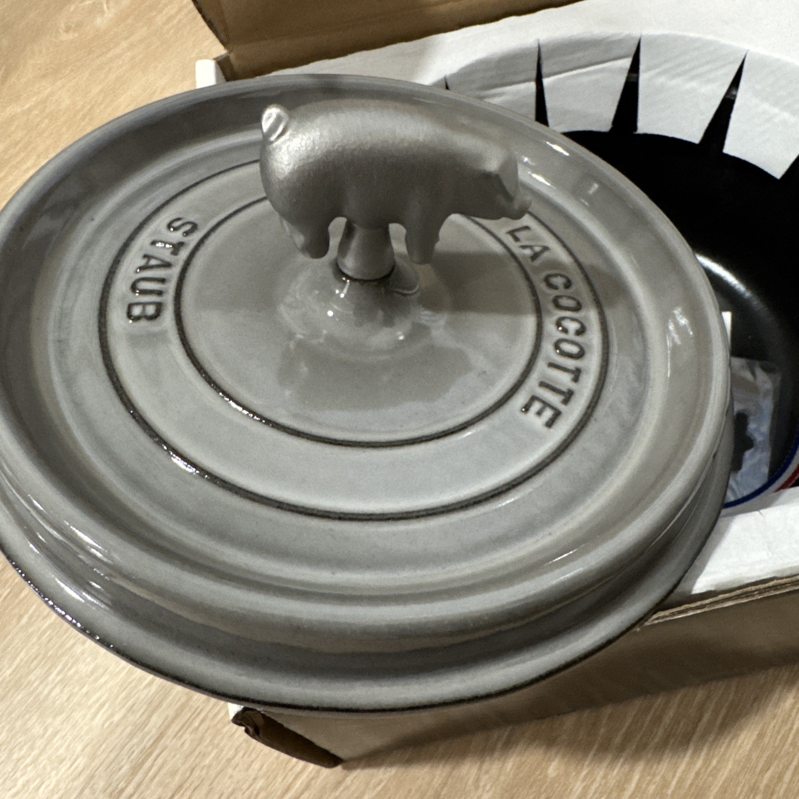 Staub Cast Iron Enamel Round Dutch Oven 2.75 qt Silver with Lid Double Handle